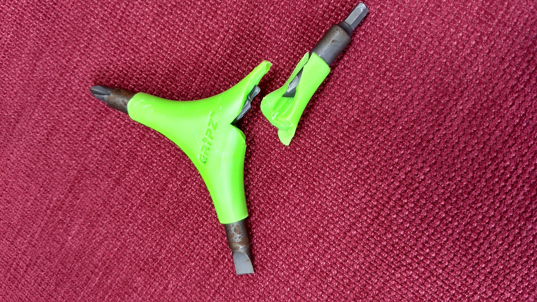 SONIC Gripz Inline Skate Tool, 6 Tools, 4 mm Hex, Rotate Wheels, Remove Bearings, 2 Screwdrivers to Adjust Hockey Helmets, Designed in USA customer photo 1