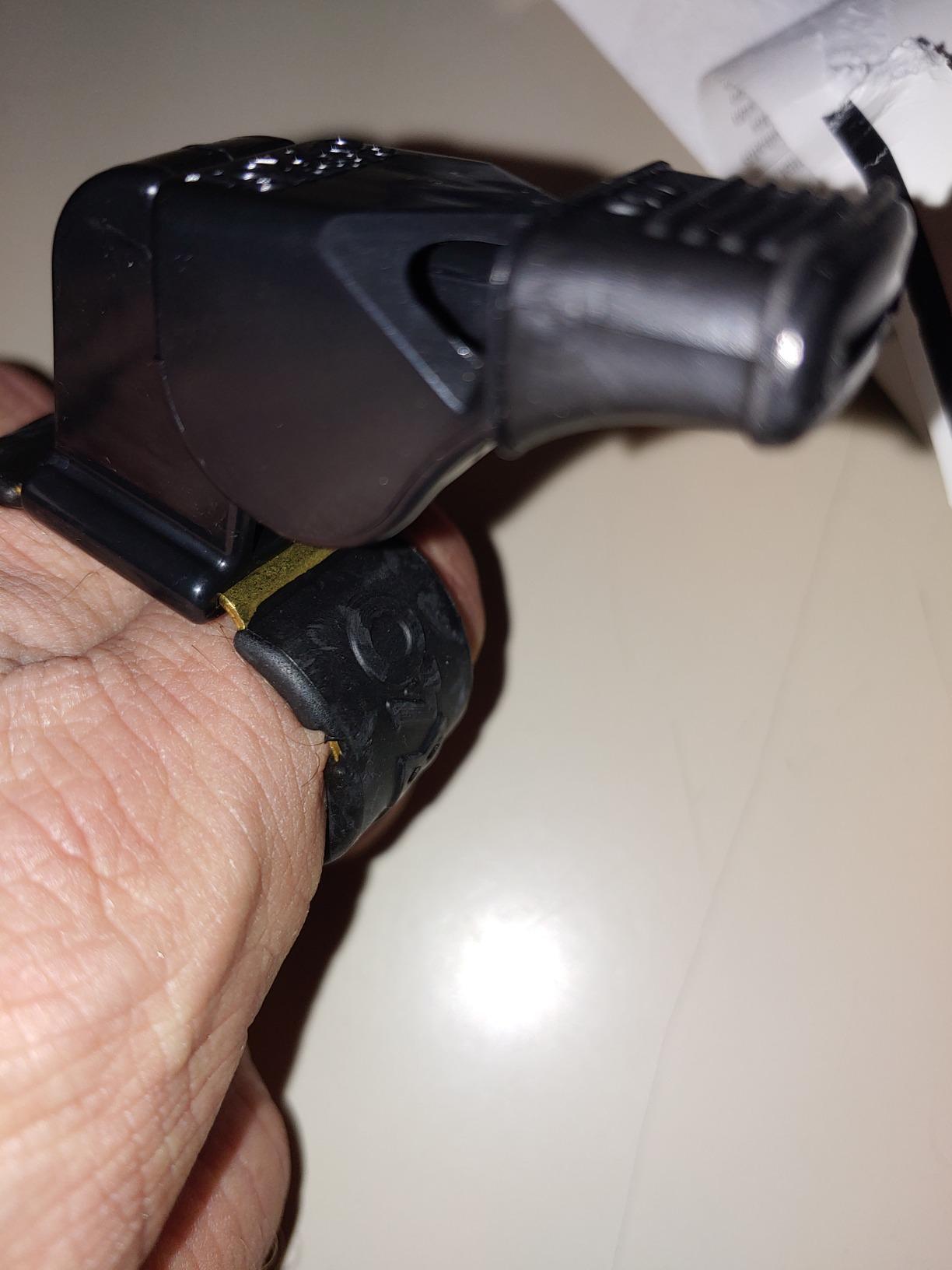 Fox 40 Classic CMG Official Finger Grip Whistle, Black customer photo 1