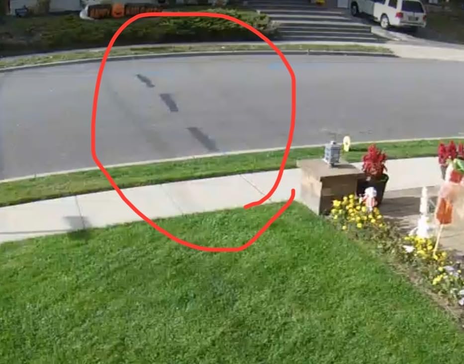 Rust-Oleum 2548838 Professional Inverted Striping Spray Paint, 18 oz, Yellow customer photo 2