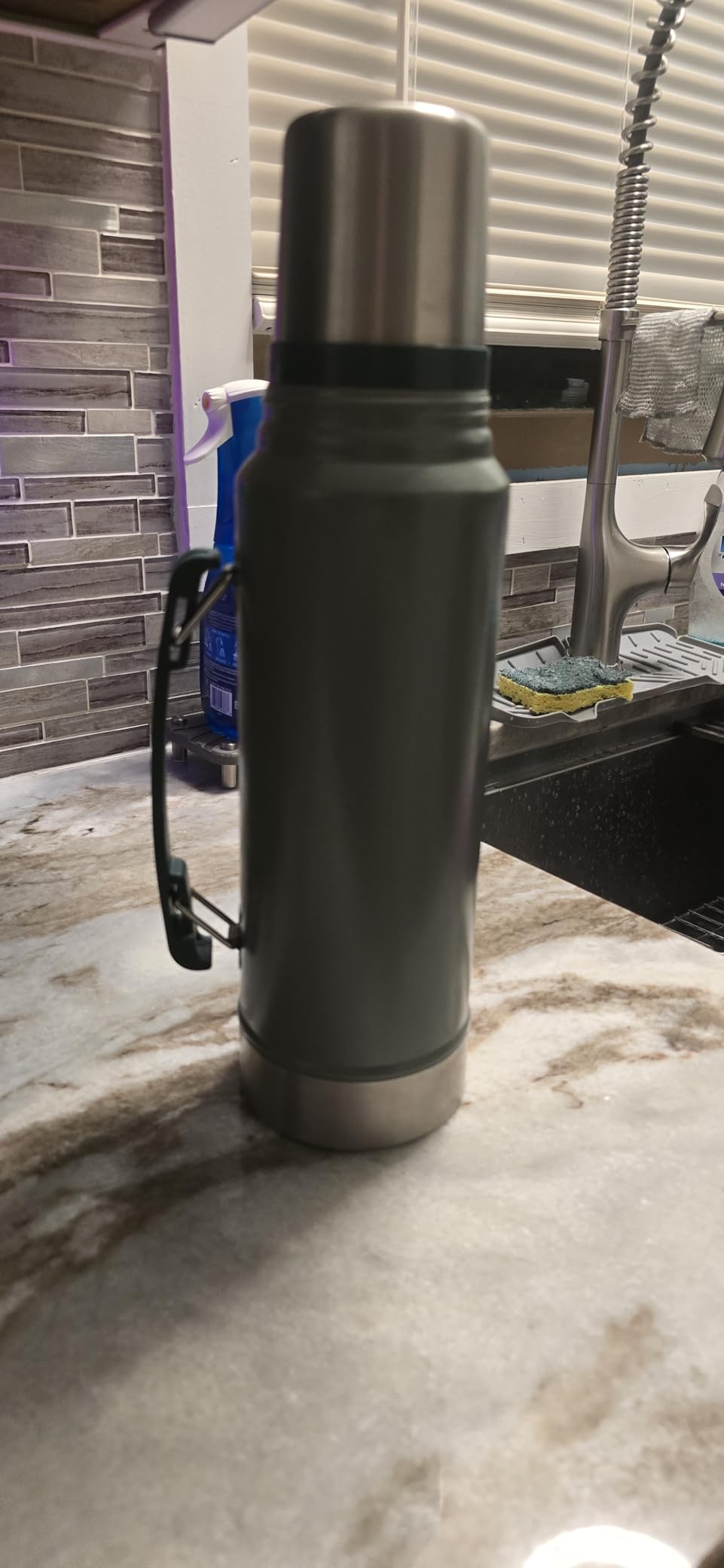 Stanley Heritage Classic Vacuum Bottle with Handle 1.1 qt | Wide Mouth w/Leakproof Cup Lid | Keep Drinks Hot or Cold | Insulated Stainless Steel Thermal Bottle | BPA-Free | Hammertone Green customer photo 1