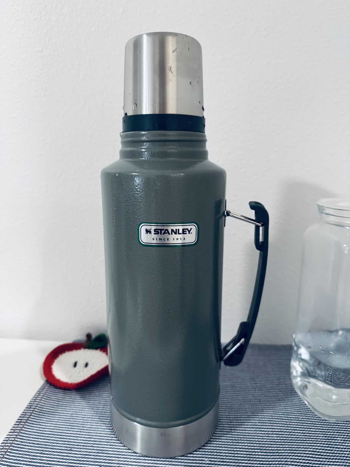 Stanley Heritage Classic Vacuum Bottle with Handle 1.1 qt | Wide Mouth w/Leakproof Cup Lid | Keep Drinks Hot or Cold | Insulated Stainless Steel Thermal Bottle | BPA-Free | Hammertone Green customer photo 2