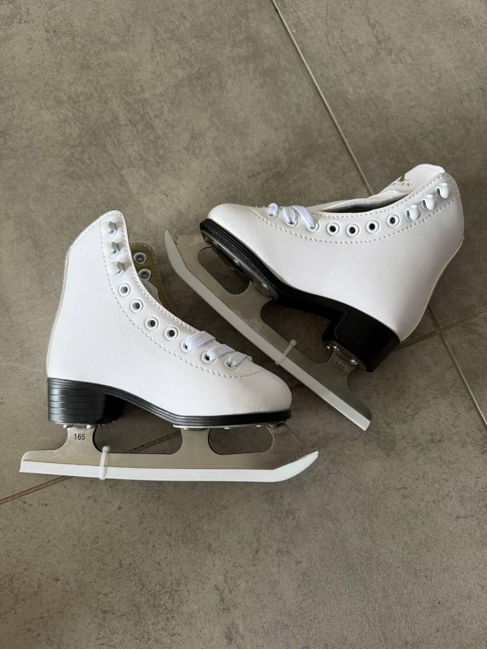 American Athletic Tricot Lined Ice Skates for Girls - Recreational Kids Figure Skates with Ankle Support, Padded Liner, Stainless Steel Blades - Suitable for Indoor & Outdoor Ice Skating customer photo 1