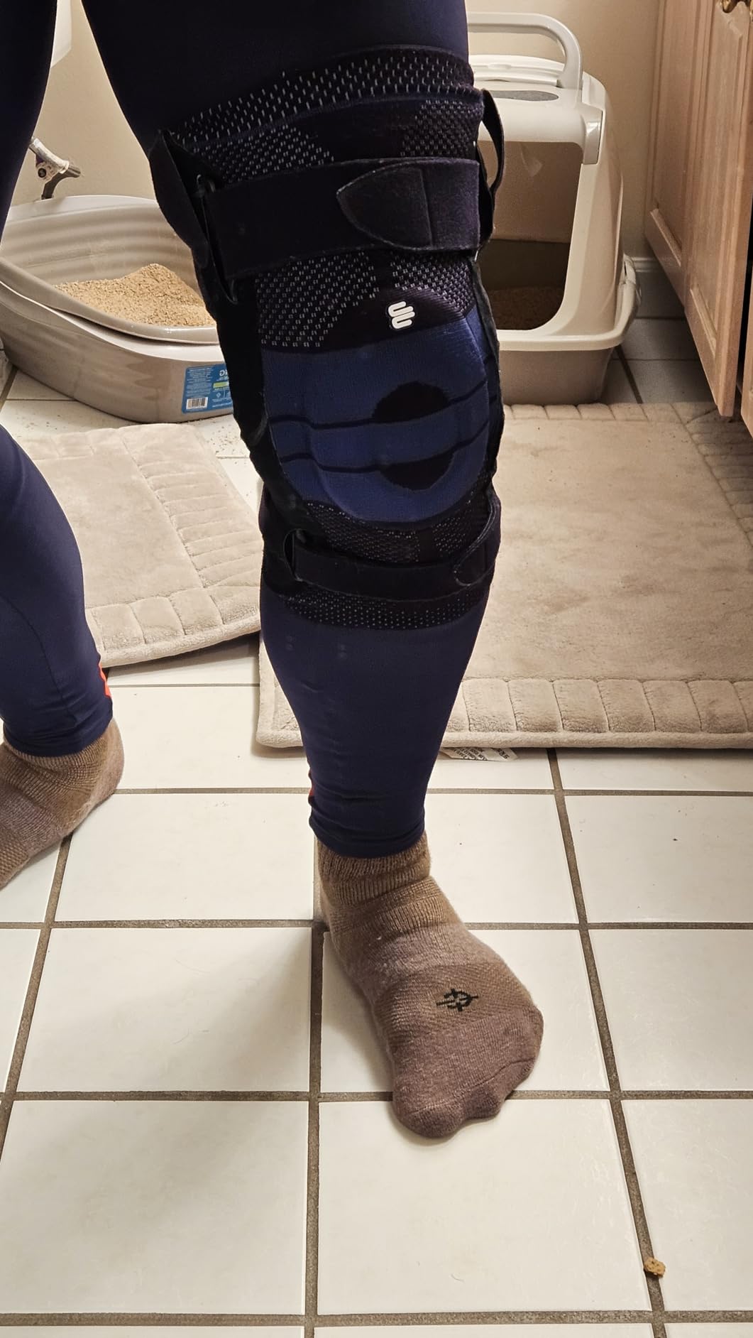 Bauerfeind GenuTrain S - Hinged Knee Brace Support - Advanced Stability of the knee joint customer photo 1