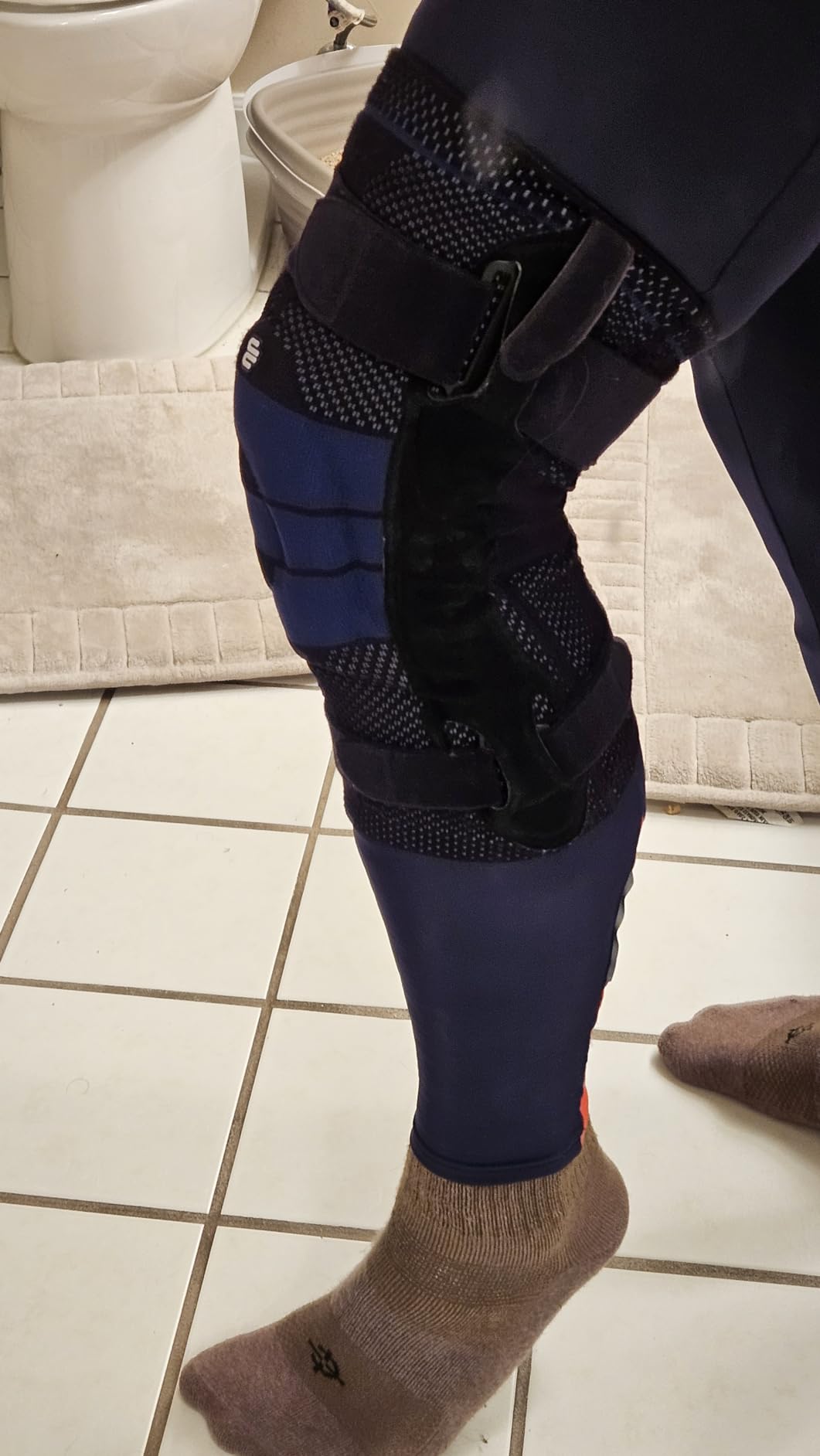 Bauerfeind GenuTrain S - Hinged Knee Brace Support - Advanced Stability of the knee joint customer photo 2