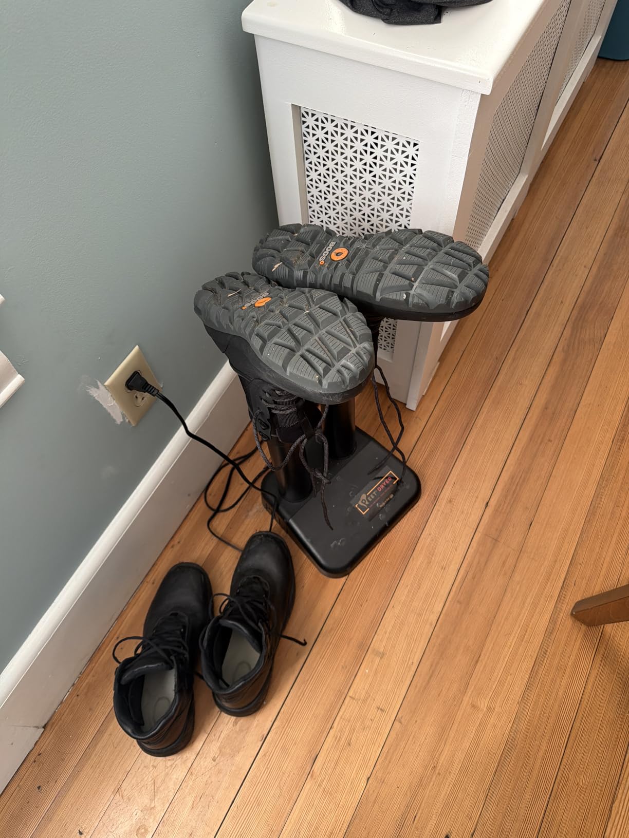Original PEET Dryer - Electric Shoe Dryer for Work Boots & Outdoor Gear, Portable, Silent & Energy-Efficient, Made in USA customer photo 1