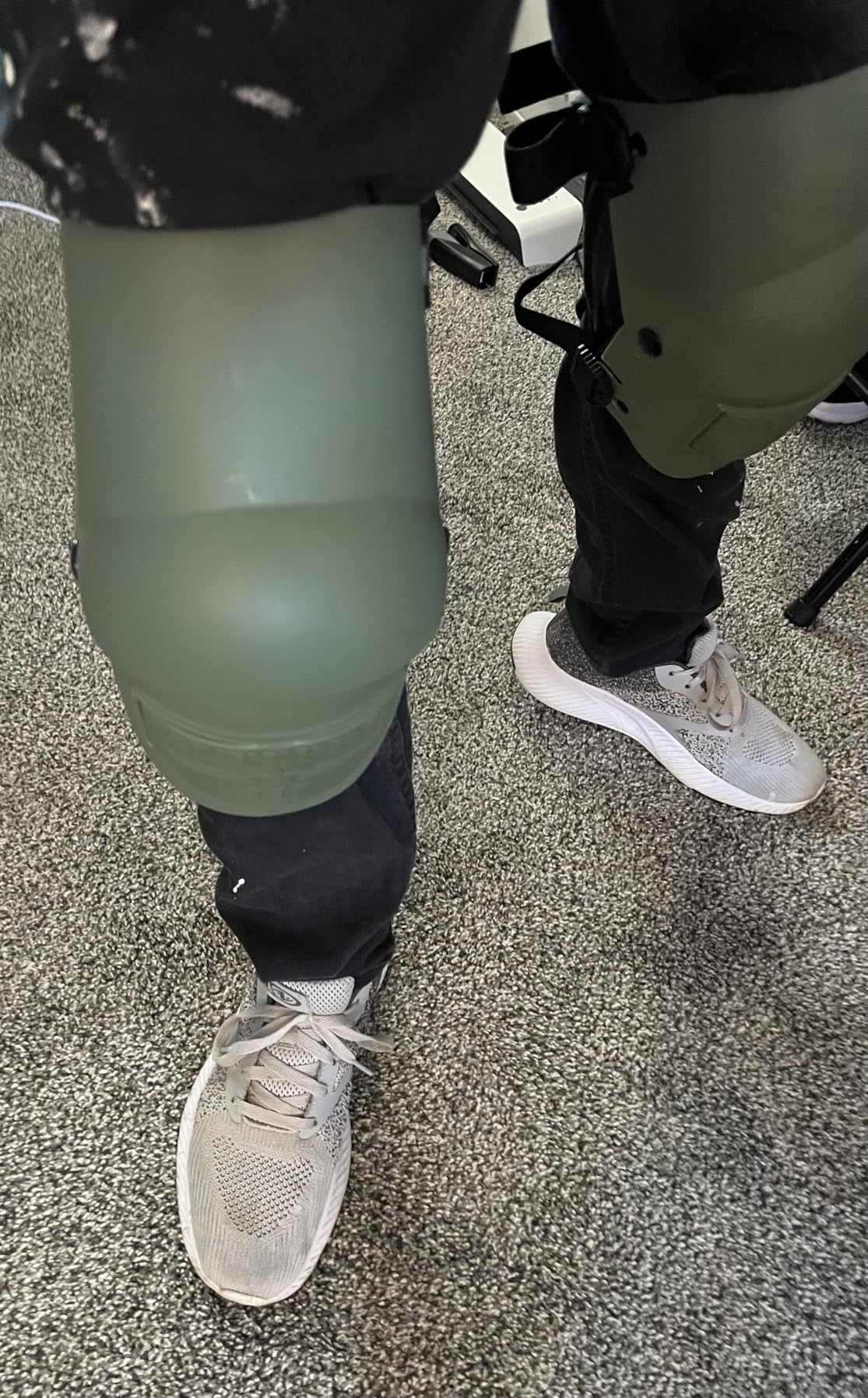 Sellstrom Ultra Flex KneePro Professional Knee Pads for Men & Women with Thick Foam Cushioning & Heavy Duty Hard Outer Shell - Adjustable Straps with Quick-Clips & Ergonomic Metal Hinges - for Construction Work, Gardening, Roofing, Flooring customer photo 1