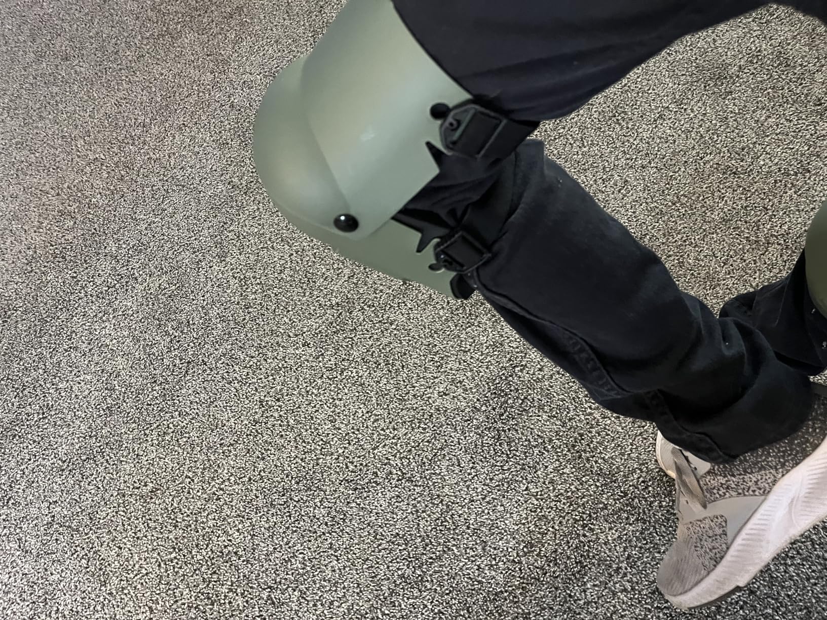 Sellstrom Ultra Flex KneePro Professional Knee Pads for Men & Women with Thick Foam Cushioning & Heavy Duty Hard Outer Shell - Adjustable Straps with Quick-Clips & Ergonomic Metal Hinges - for Construction Work, Gardening, Roofing, Flooring customer photo 2