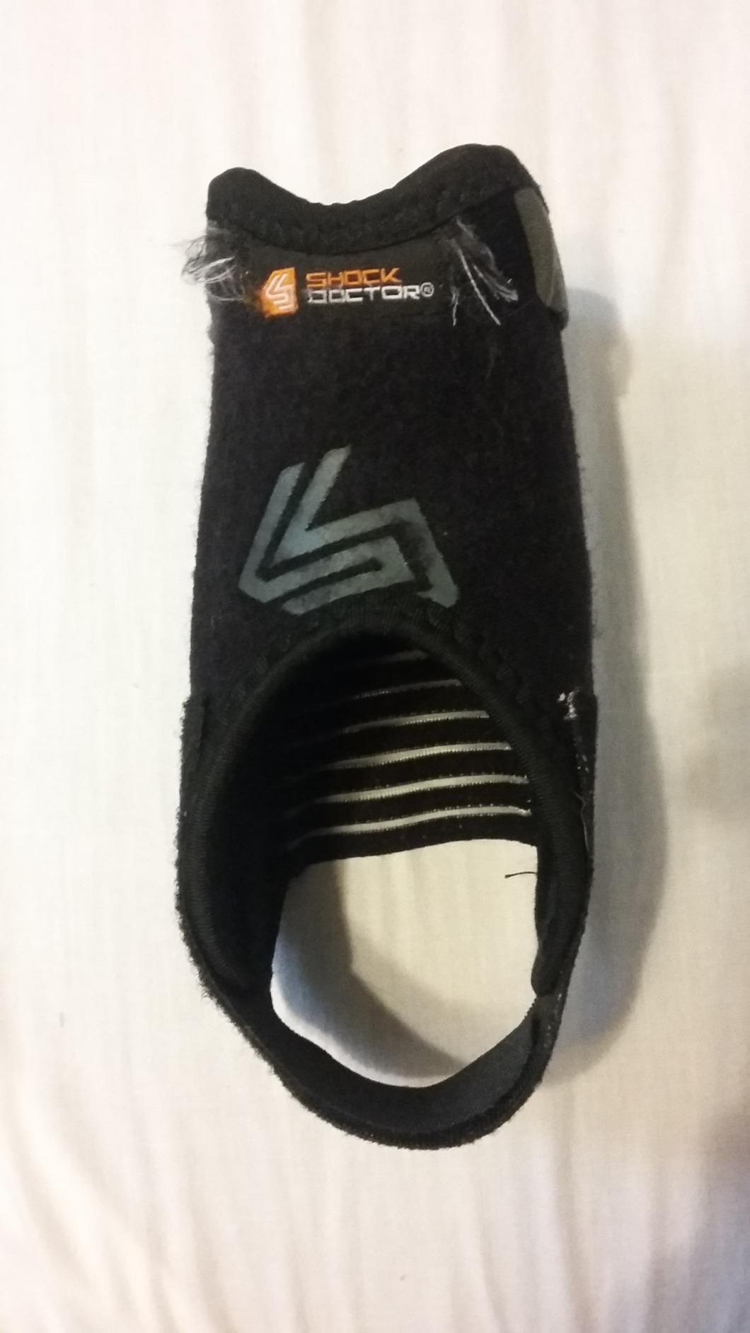 Shock Doctor Ankle Stabilizer with Flexible Support Stays (Black) customer photo 2