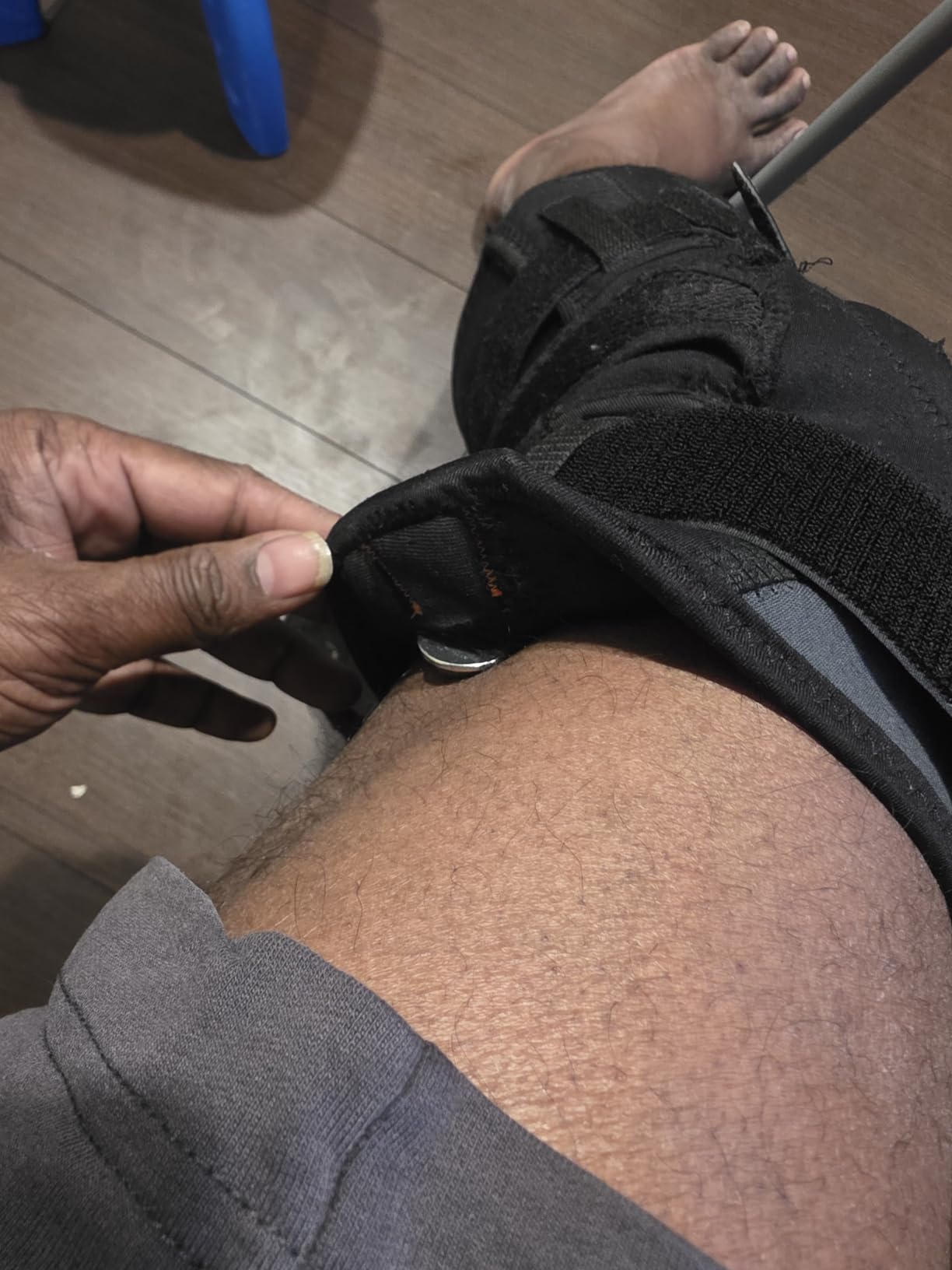 Shock Doctor Knee Brace Support, Compression Sleeve w/side Stabilizers, Patellar Support, Meniscus Injuries, Ligament Sprains, Knee Sleeve, Knee Brace for Men & Women, Running, Walking customer photo 2