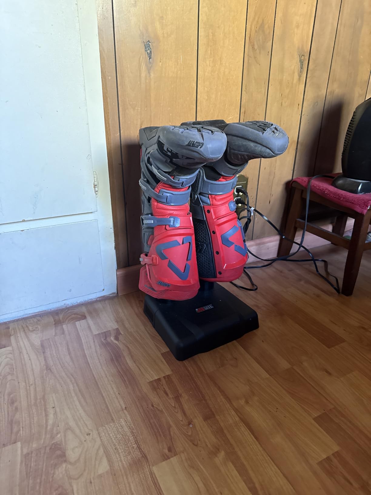 JobSite Boot Dryer - Silent Shoe Dryer & Warmer For Work Boots - Fanless Convection Dry customer photo 2