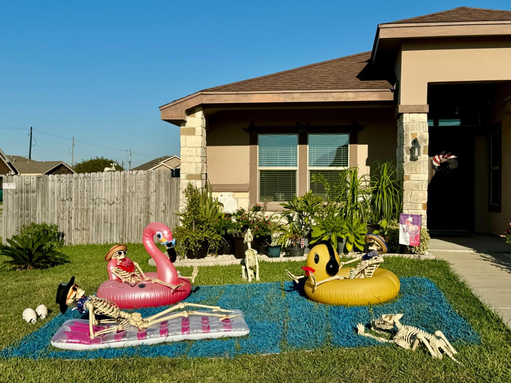 Rust-Oleum 266593 Professional 2X Distance Inverted Marking Spray Paint, 15 oz, White customer photo 1