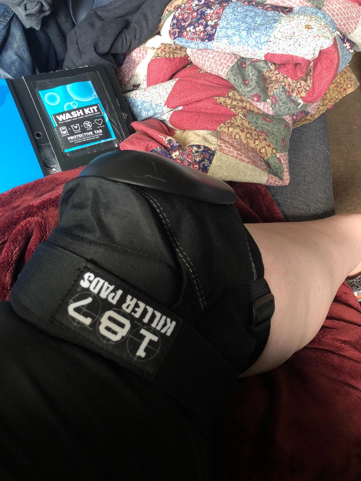 187 Killer Pads Pro Derby Pad, Black, Medium customer photo 2