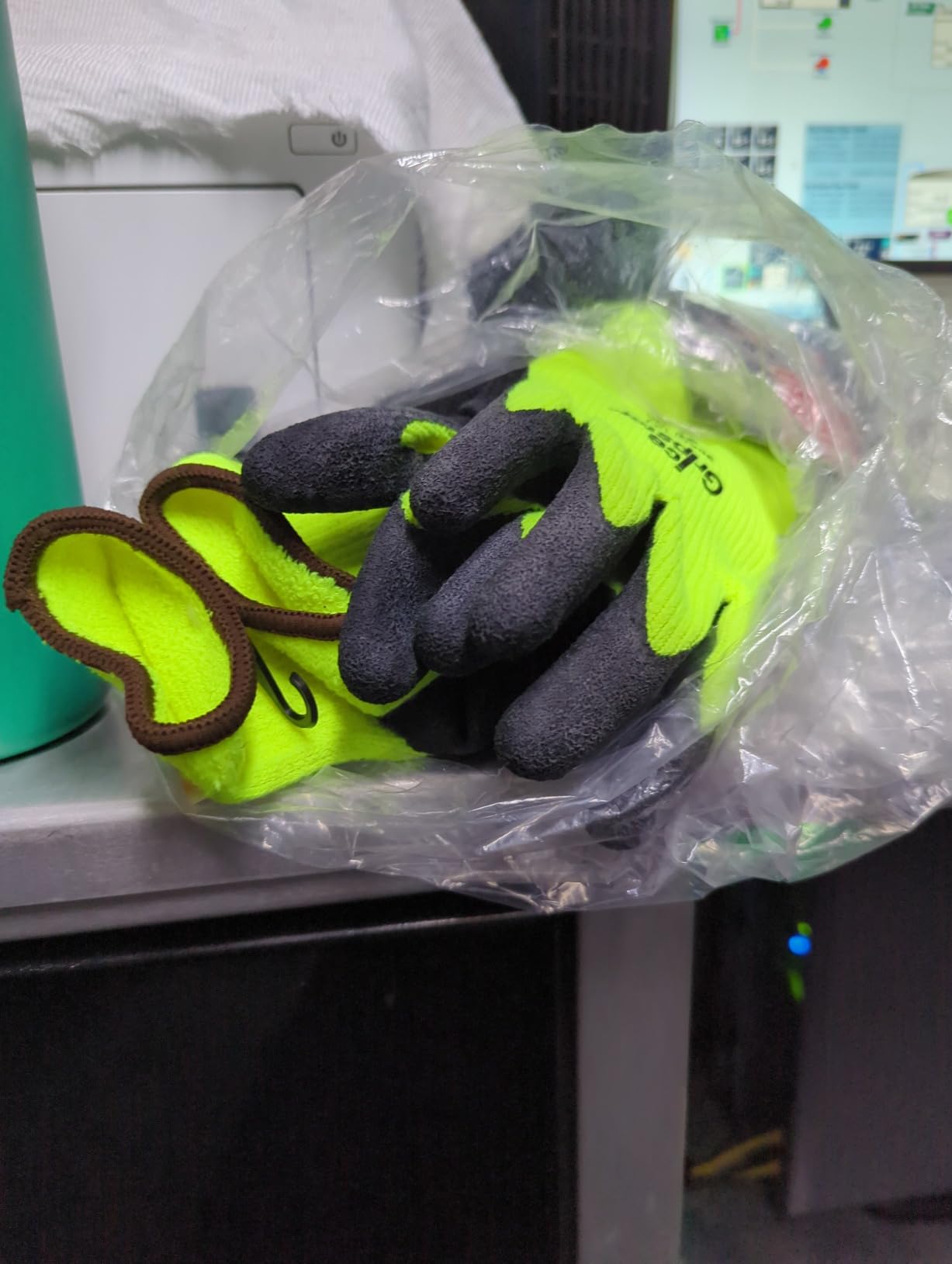 Global Glove Ice Gripster Low Temperature Gloves, Cut, Abrasion, and Puncture Resistant, Insulated and Water-Repellent, High-Visibility Yellow customer photo 1