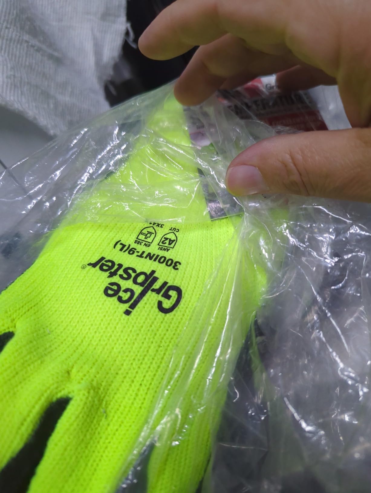 Global Glove Ice Gripster Low Temperature Gloves, Cut, Abrasion, and Puncture Resistant, Insulated and Water-Repellent, High-Visibility Yellow customer photo 2