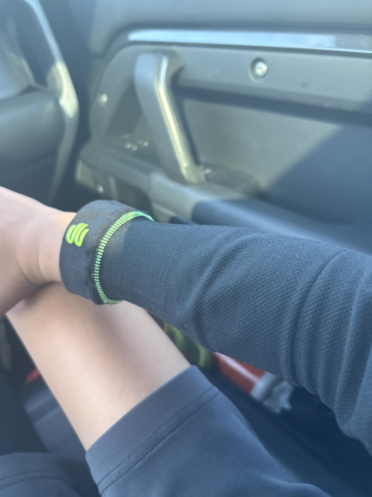 Bauerfeind Sports Compression Arm Sleeves - Gradient Compression Improves Oxygen/Blood Circulation - 1 Pair customer photo 1