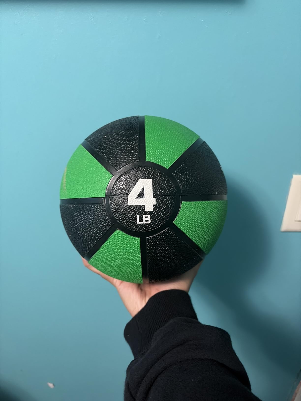 Amazon Basics Weighted Medicine Ball customer photo 1