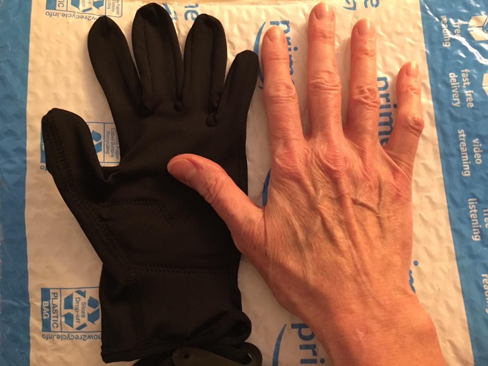Kami-So Figure Skating Gloves for Girls - Gel Padded Ice Skate Gloves with Thermal, Padded Wrist Protection customer photo 1