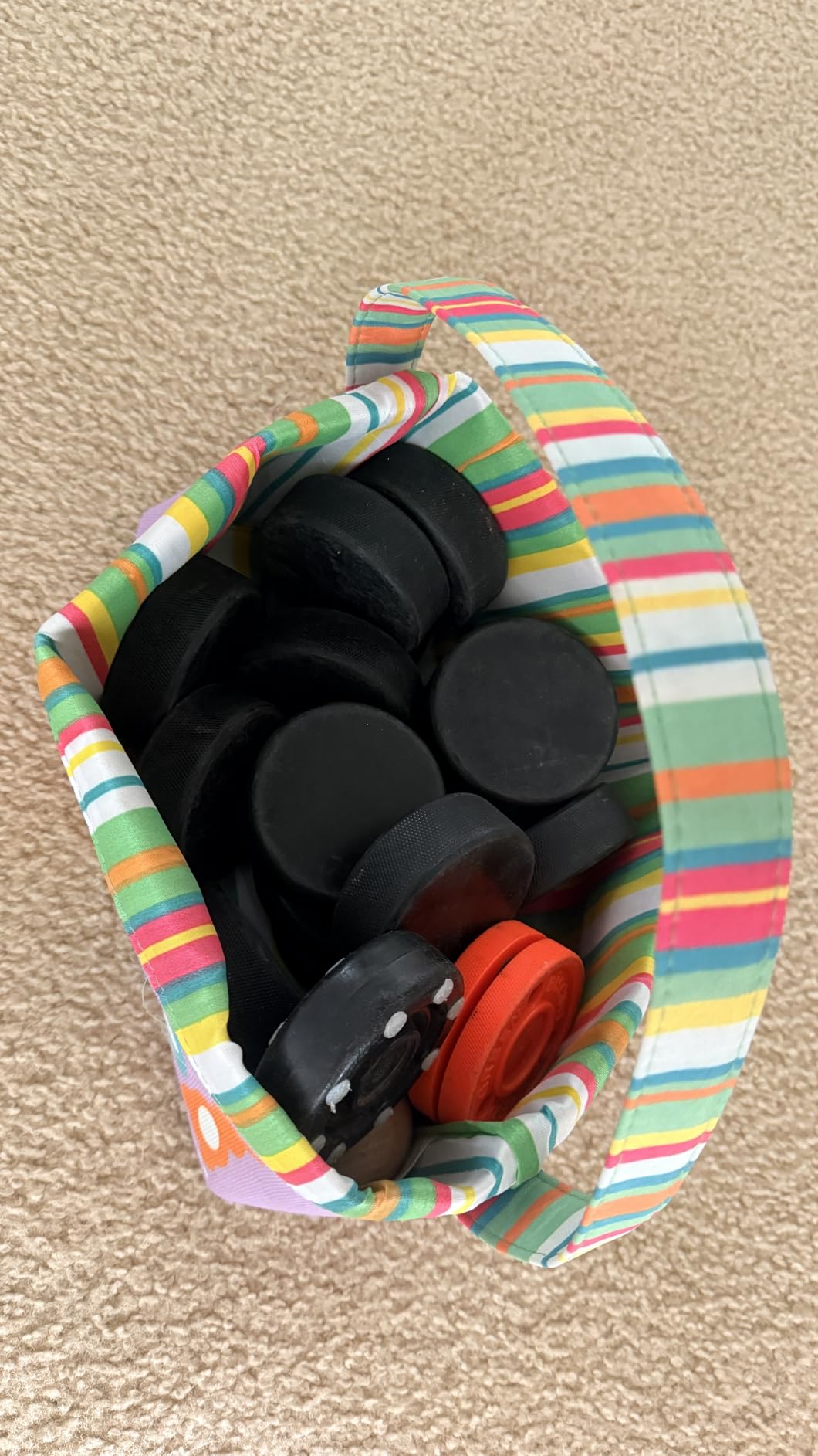 18 Pack Ice Hockey Pucks with 3 Reusable Mesh Bag, Official Regulation, Diameter 3