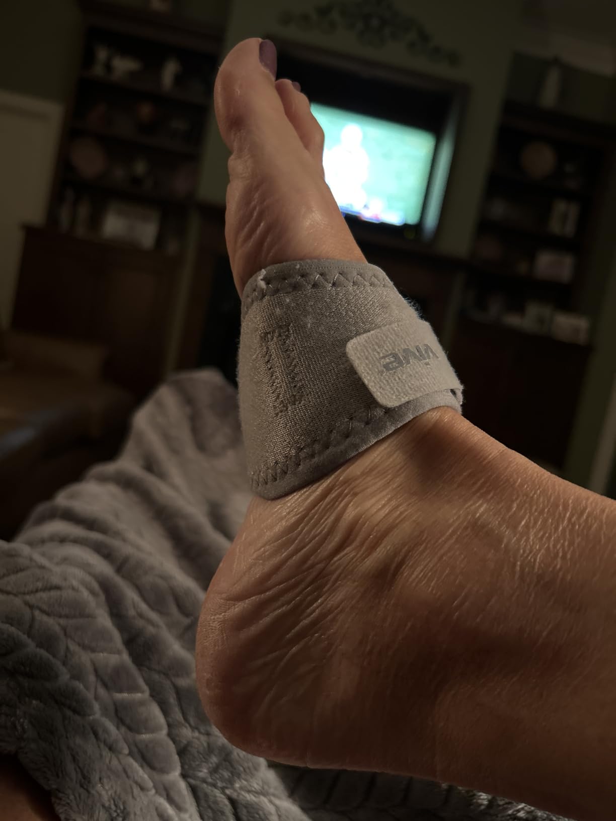 Vive Foot Arch Support Brace (Pair) - Wrap Corrector for Flat Feet, Plantar Fasciitis, Pain Relief, Fallen Arches - Compression Sleeve Strap, Gel Bands Inserts for Women & Men - Wear Under Socks customer photo 2