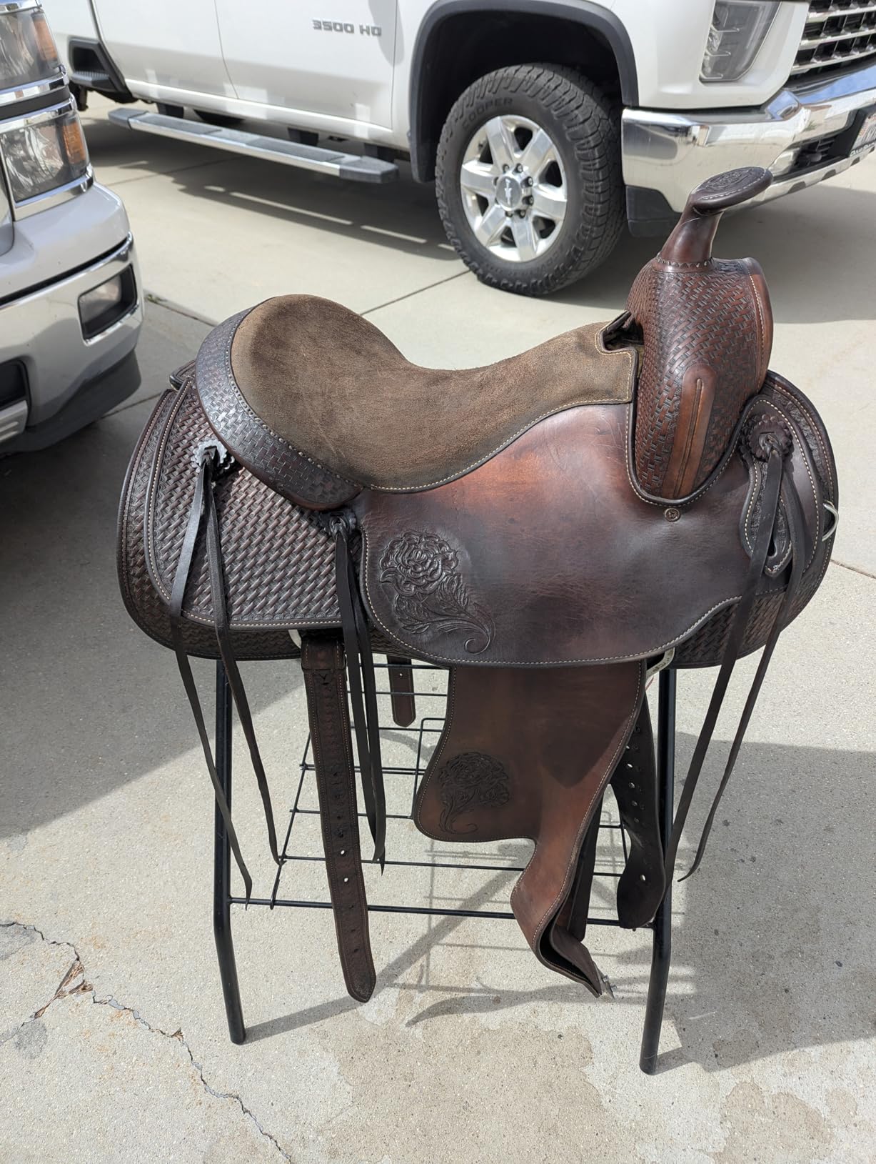 Skidmore's Leather Cream: All-Natural, Non-Toxic Leather Conditioner - Made in USA Since 1984. Water Repellent Formula Restores Leather Couches, Car Seats, Boots, Shoes, Purses, Bags, and Tack. 6 Oz customer photo 1