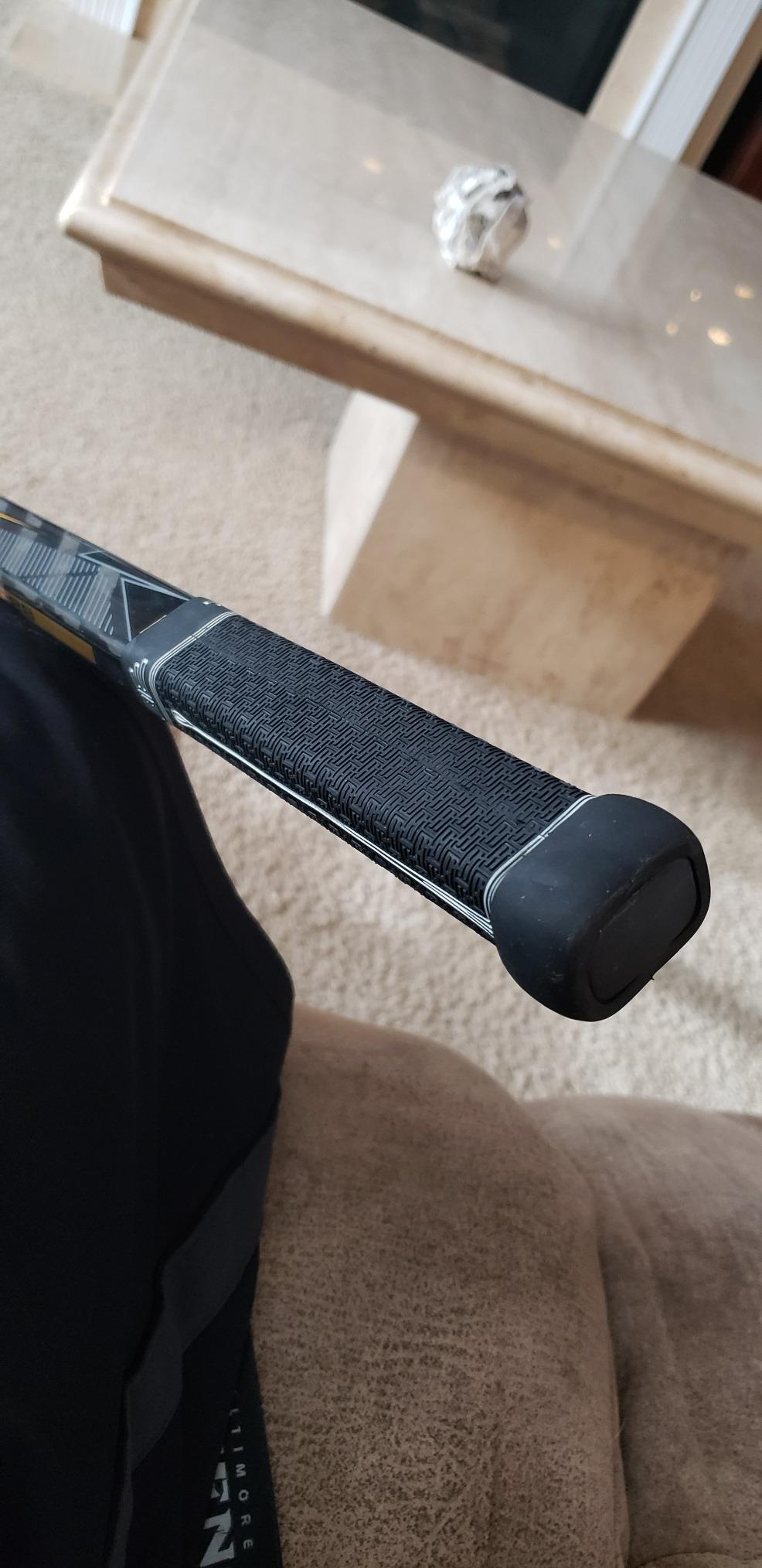 Buttendz Flux Z Hockey Stick Replacement Grip - Reusable Design, Large Knob Player Grip to Maximize Power, Accuracy and Stick Control, Fits All Stick Sizes customer photo 1