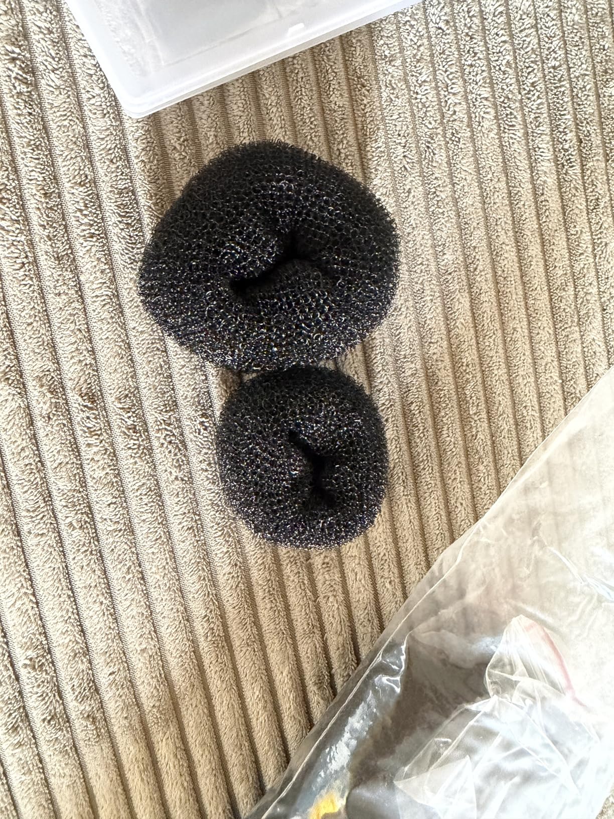 Teenitor Donut Hair Bun Maker Set - 7 Rings (1 Extra-Large, 2 Large, 2 Medium, 2 Small), 5 Elastic Bands, 20 Hair Pins, Dark Brown customer photo 1