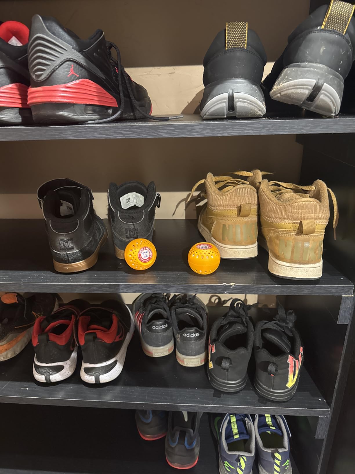 Arm & Hammer OdorBusterz Odor Eliminator Balls, Clean Burst, 6 Count - Baking Soda Odor Control for Closets, Drawers, Hampers & Small Spaces customer photo 2