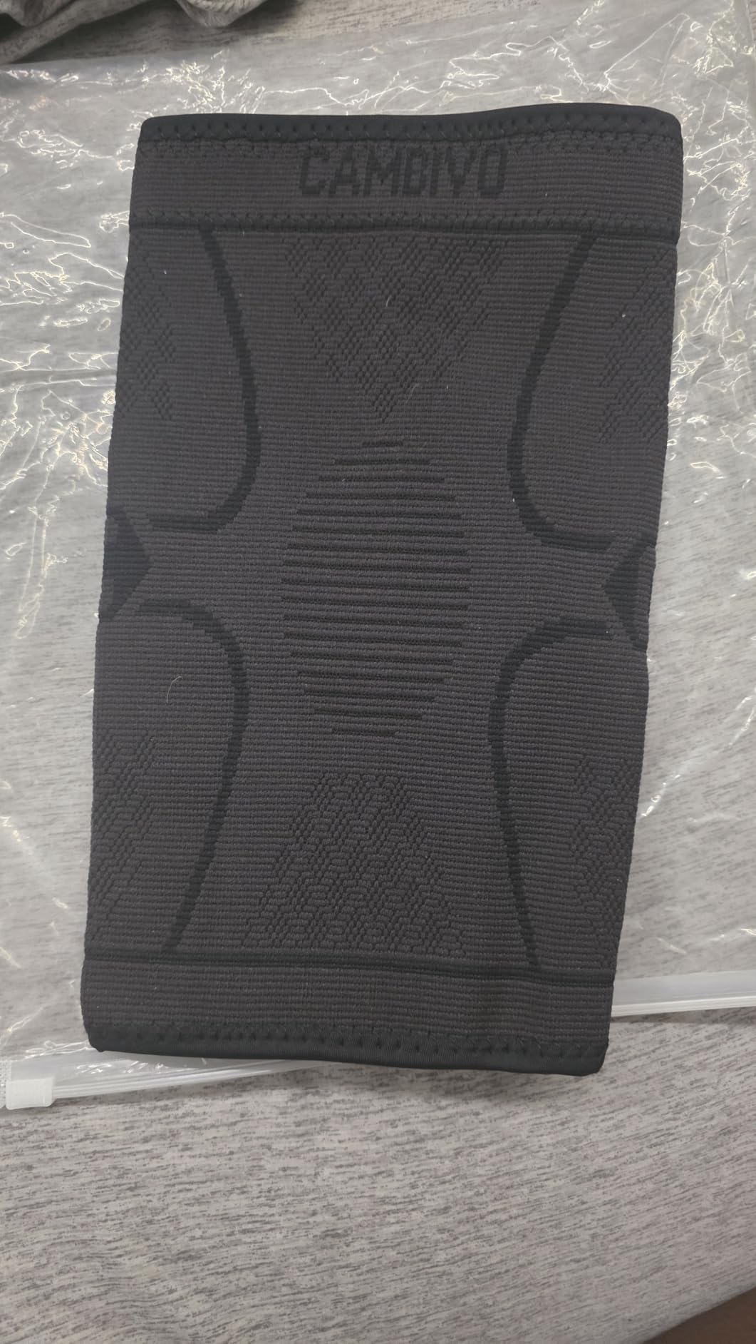 CAMBIVO 2 Pack Knee Braces for Women & Men, Knee Compression Sleeves for Knee Pain Relief, Knee Support with Non-Slip Silicone, Breathable, for Running, Workout, Weightlifting & Daily Use, Arthritis Support customer photo 1