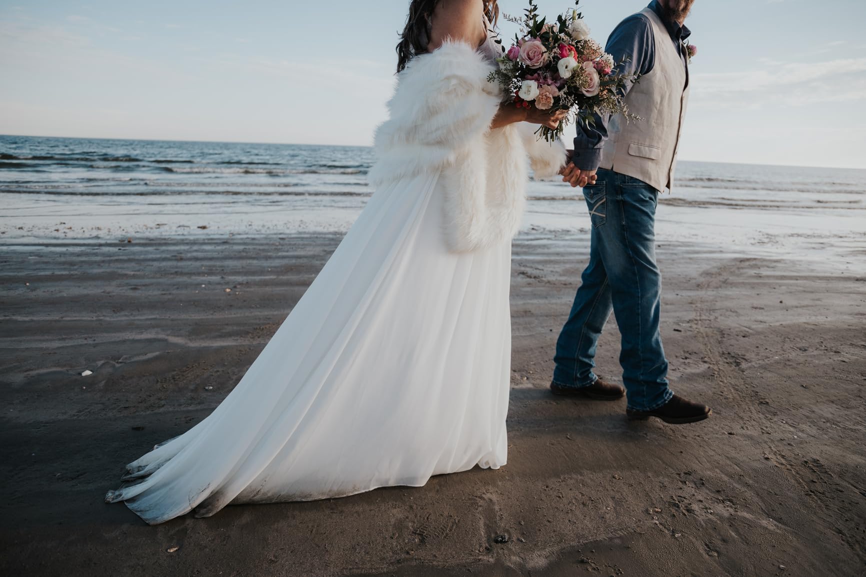 Caracilia Women Luxury Faux Fur Coat Jackets Wrap Cape Shawl for Wedding Party customer photo 1