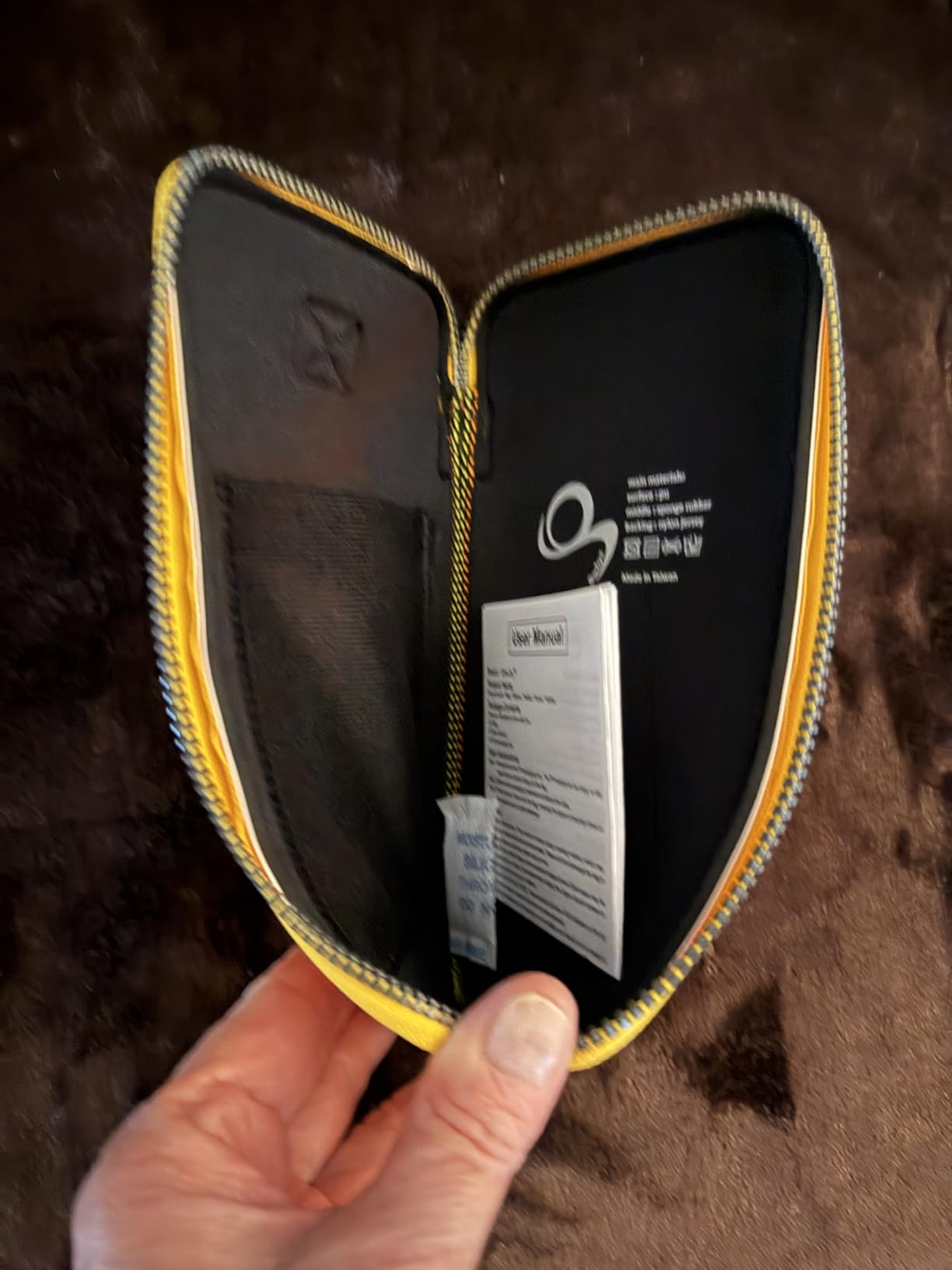 OneJoy Neoprene Phone Pouch, Lightweight Protective Cellphone Sleeve with Large Zipper Opening, Inner Pocket, Thermal Insulated, Durable Cell Phone Carrier for iPhone & Smartphones [ Black ] customer photo 2