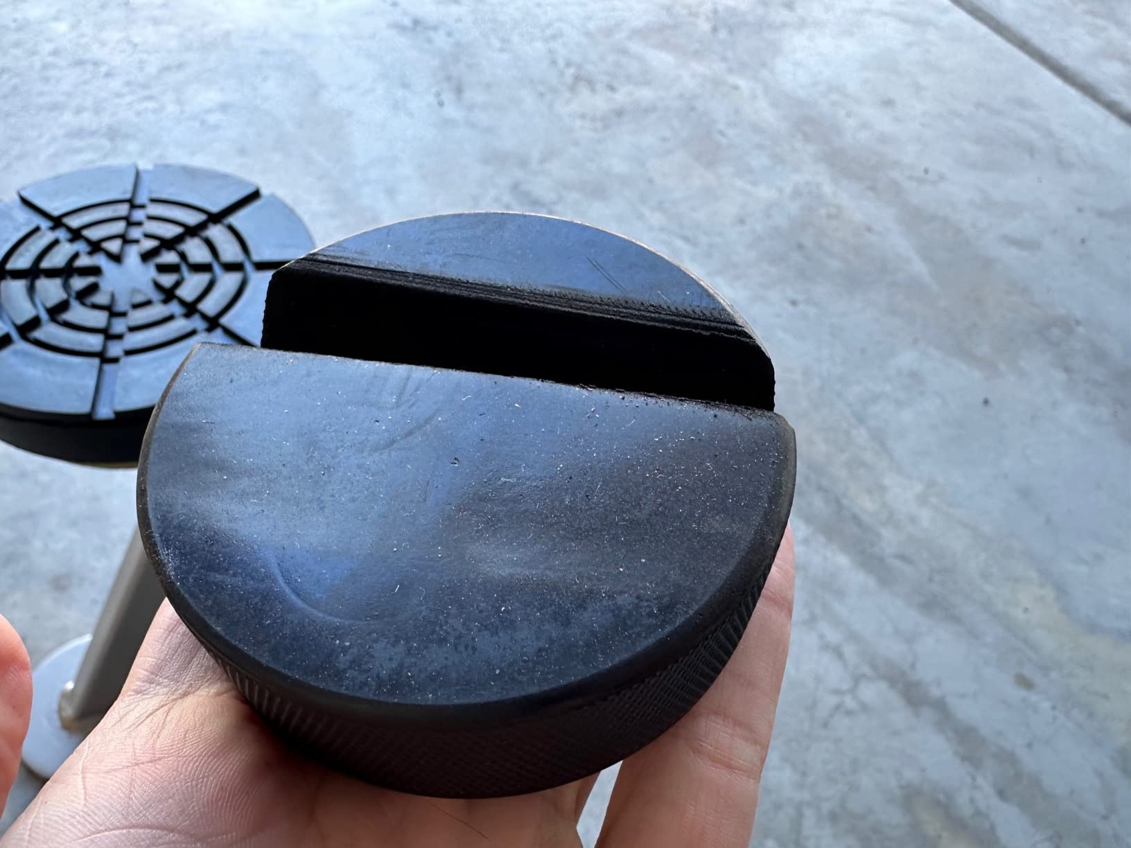 AceFox Ice Hockey Pucks (1/4/6/25 Pcs Options) customer photo 1