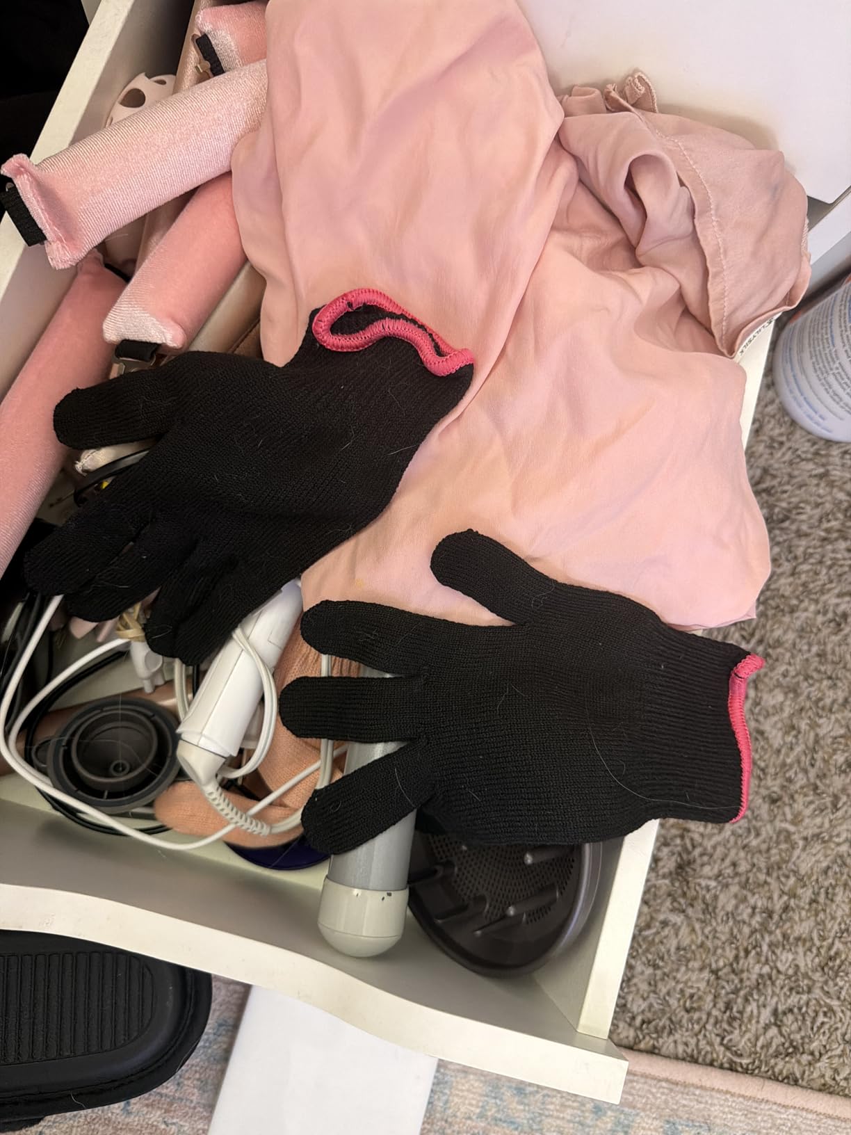 Heat Resistant Glove for Hair Styling, Curling Iron, Flat Iron and Curling Wand, Black, Pink Edge, 1 Piece customer photo 1