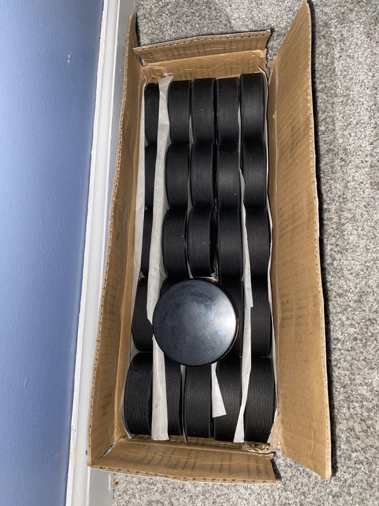 Ice Hockey Pucks, 25pcs, Official Regulation, for Practicing and Classic Training, Diameter 3