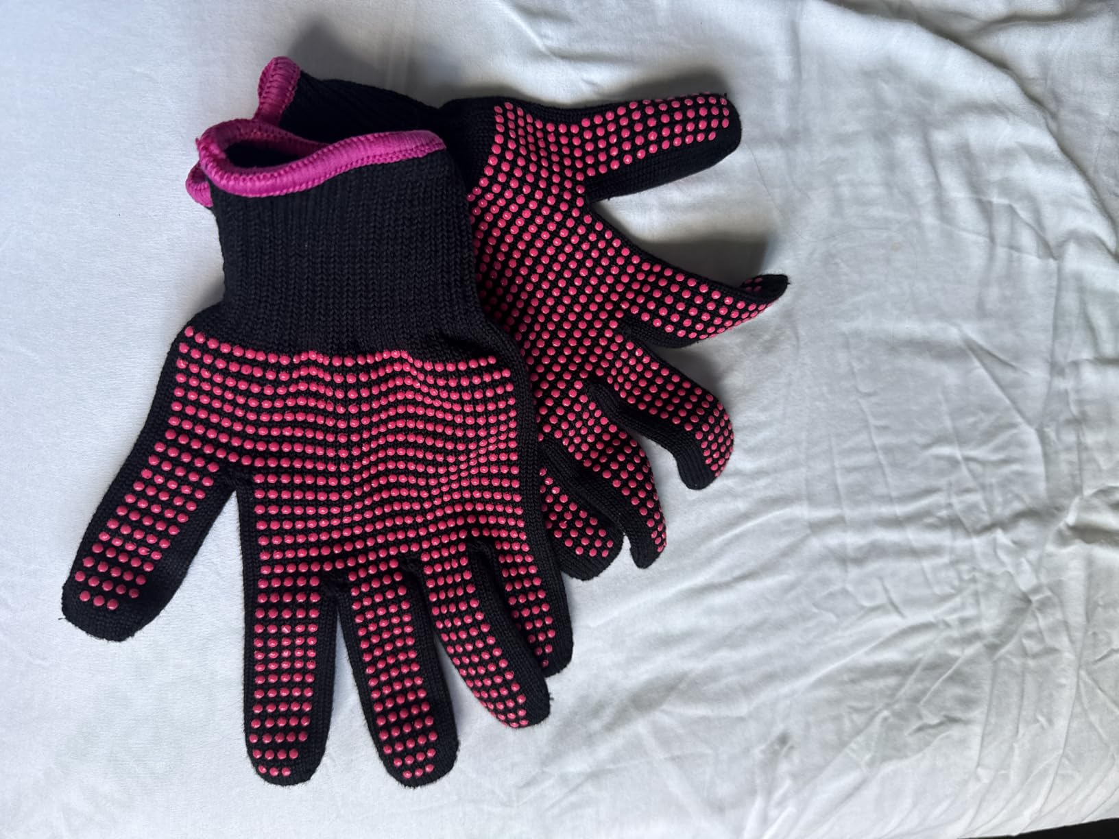 Teenitor 2 Pcs Heat Resistant Gloves With Silicone Bumps, Professional Heat Proof Glove Mitts For Hair Styling Curling Iron Wand Flat Iron Hot-Air Brushes customer photo 2