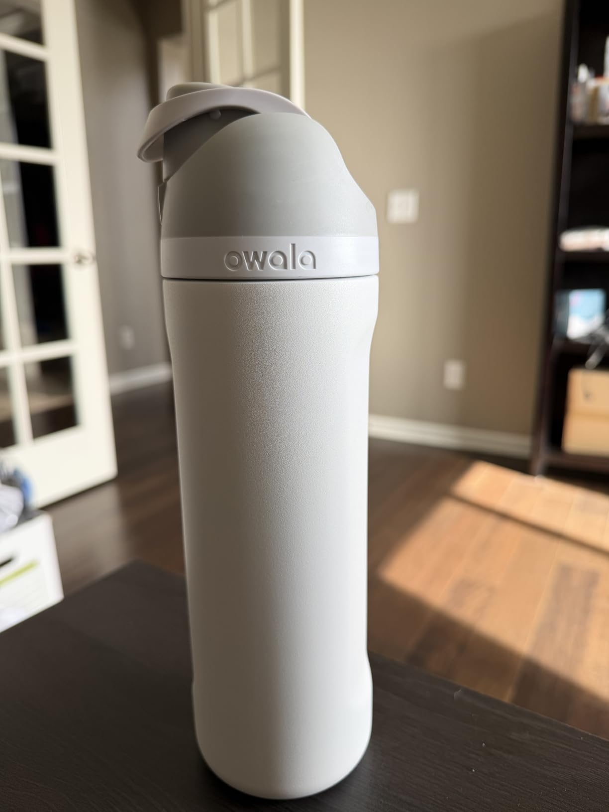 Owala FreeSip Insulated Stainless Steel Water Bottle with Straw, BPA-Free Sports Water Bottle, Great for Travel, 24 Oz, Shy Marshmallow customer photo 1