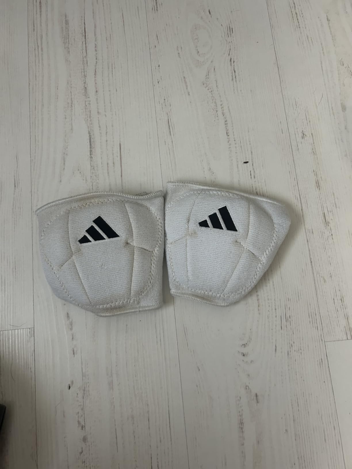 adidas Unisex-Adult Sleek 5 Inch Knee Pad, Black/White, Medium customer photo 1