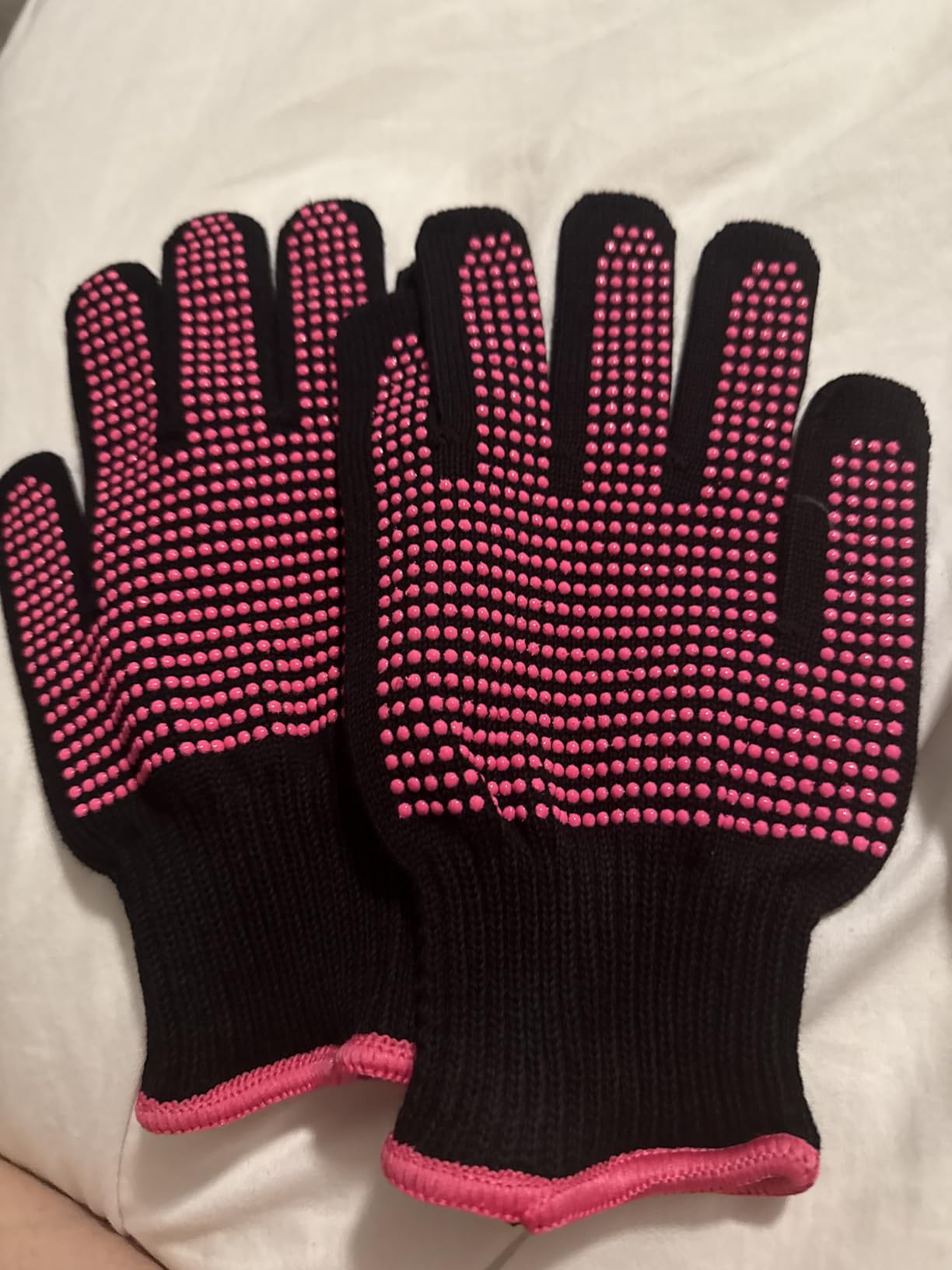 Sopito 2Pcs Heat Resistant Gloves with Silicone Bumps, Professional Heat Protection Gloves for Hair Styling, Mitts for Curling Iron Wand Flat Iron customer photo 1