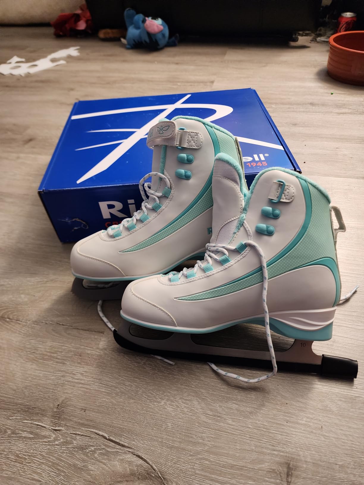 Riedell Soar Ice Skates for Men and Women - Sleek Insulated Skate Shoes with Foam-Backed Velvet Lining customer photo 1