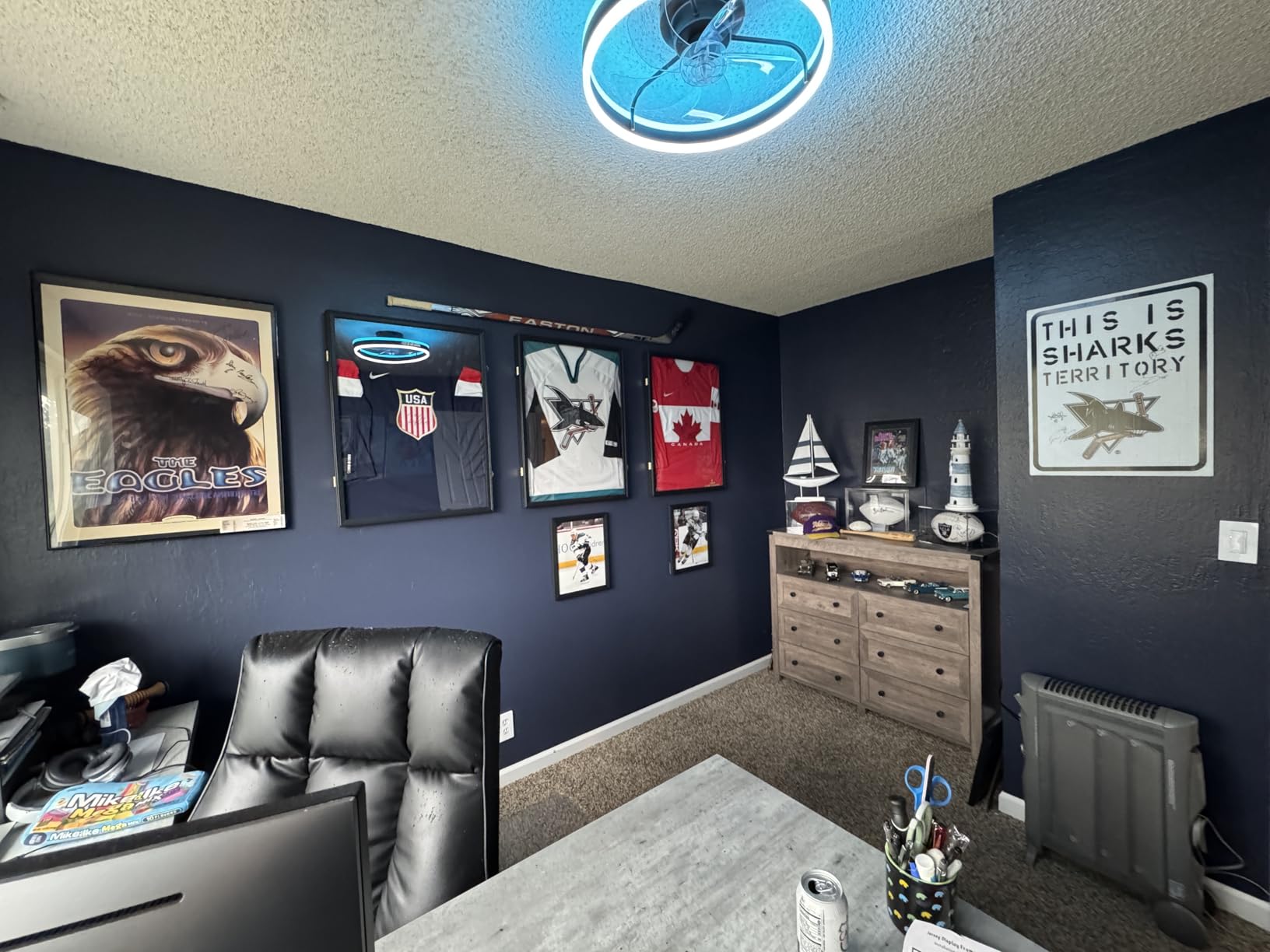 Jersey Frame Display Case, Large Lockable Shadow Box Sports Jersey Frame with UV Protection Acrylic and 2 Hanger for Baseball Basketball Football Soccer Hockey Shirt,Uniform, Graduates Black customer photo 2