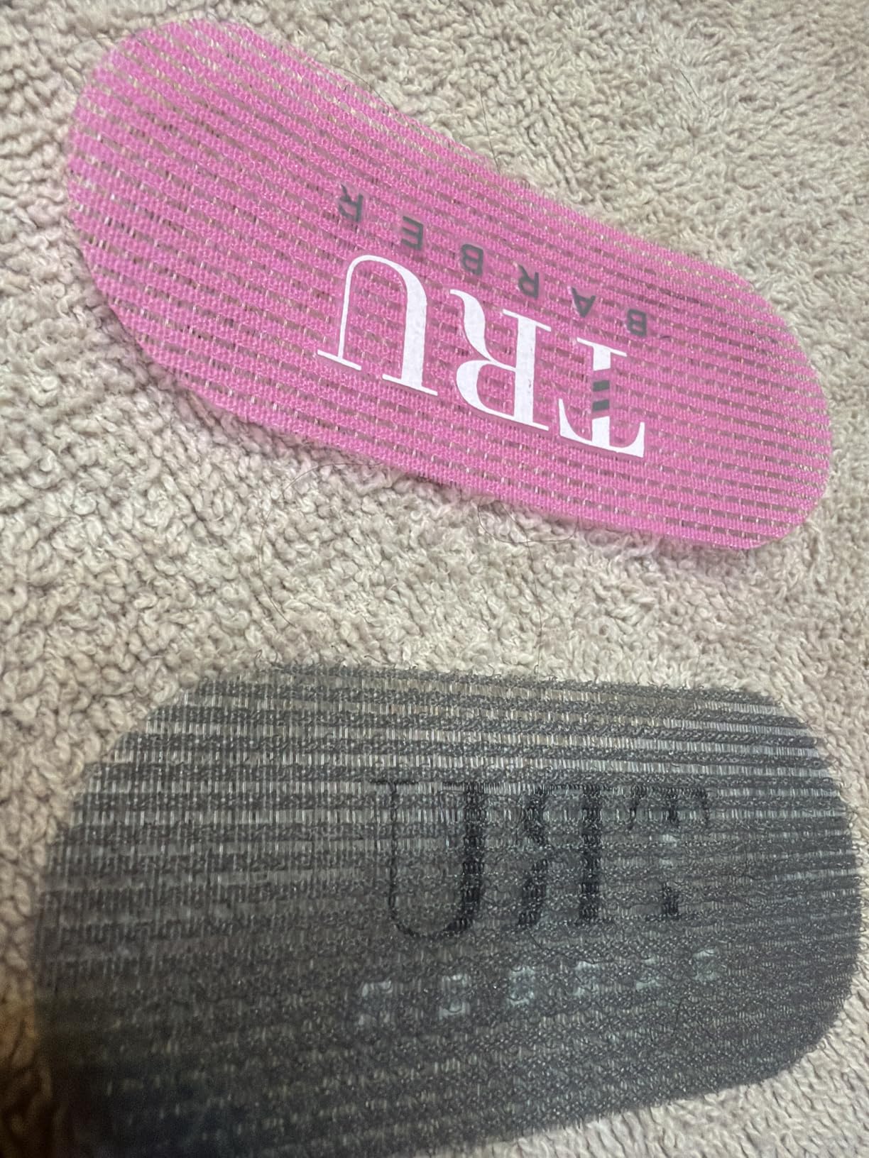 TRU BARBER HAIR GRIPPERS 2 COLORS BUNDLE PACK 4 PCS for Men and Women - Salon and Barber, Hair Clips for Styling, Hair holder Grips (Gray/Pink) customer photo 1