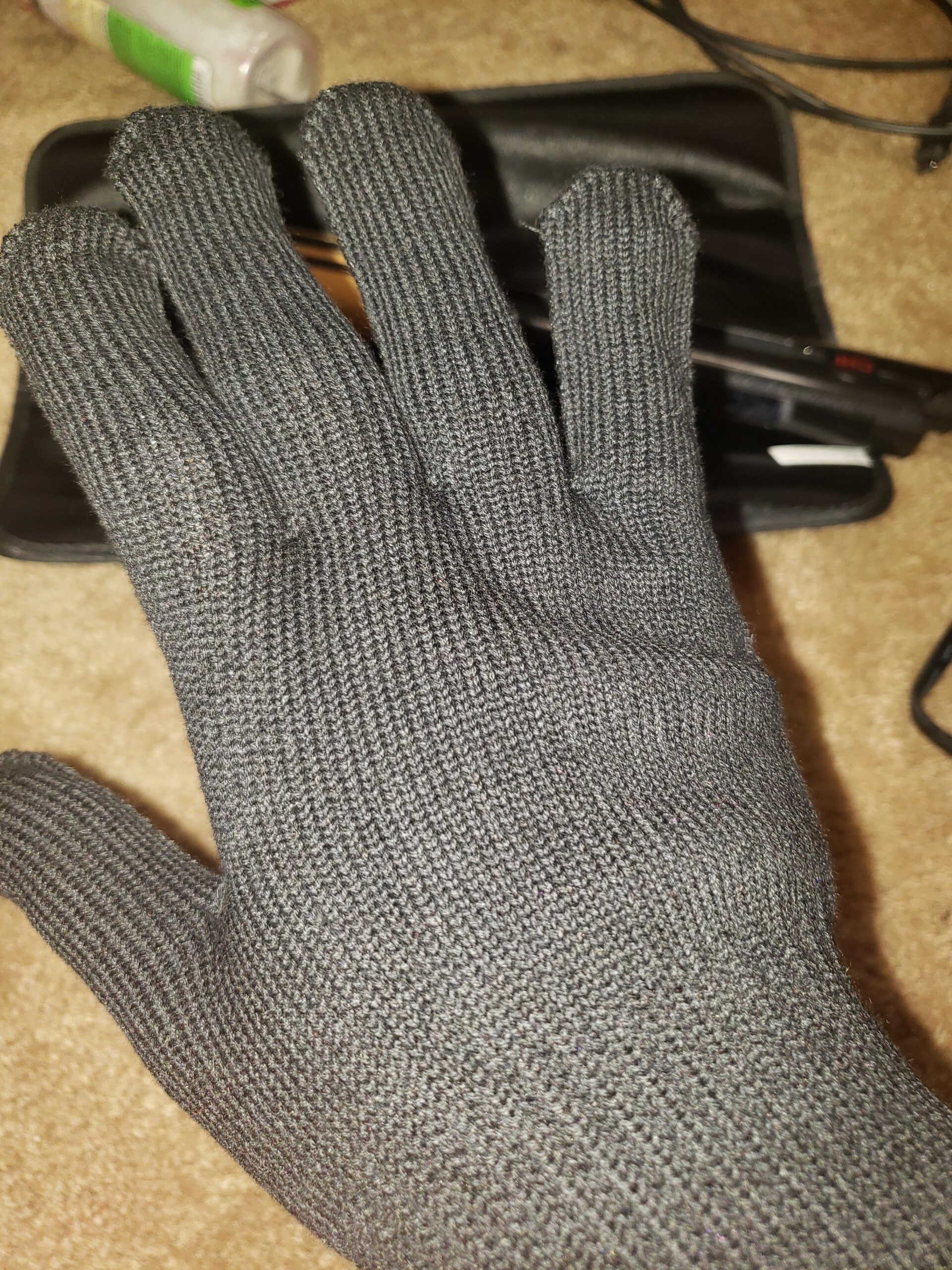 IKOCO Heat Proof Medium Glove Mitts for Hair Styling - 2Pcs for Flat Iron, Curling Wand, and Hot-Air Brushes customer photo 1