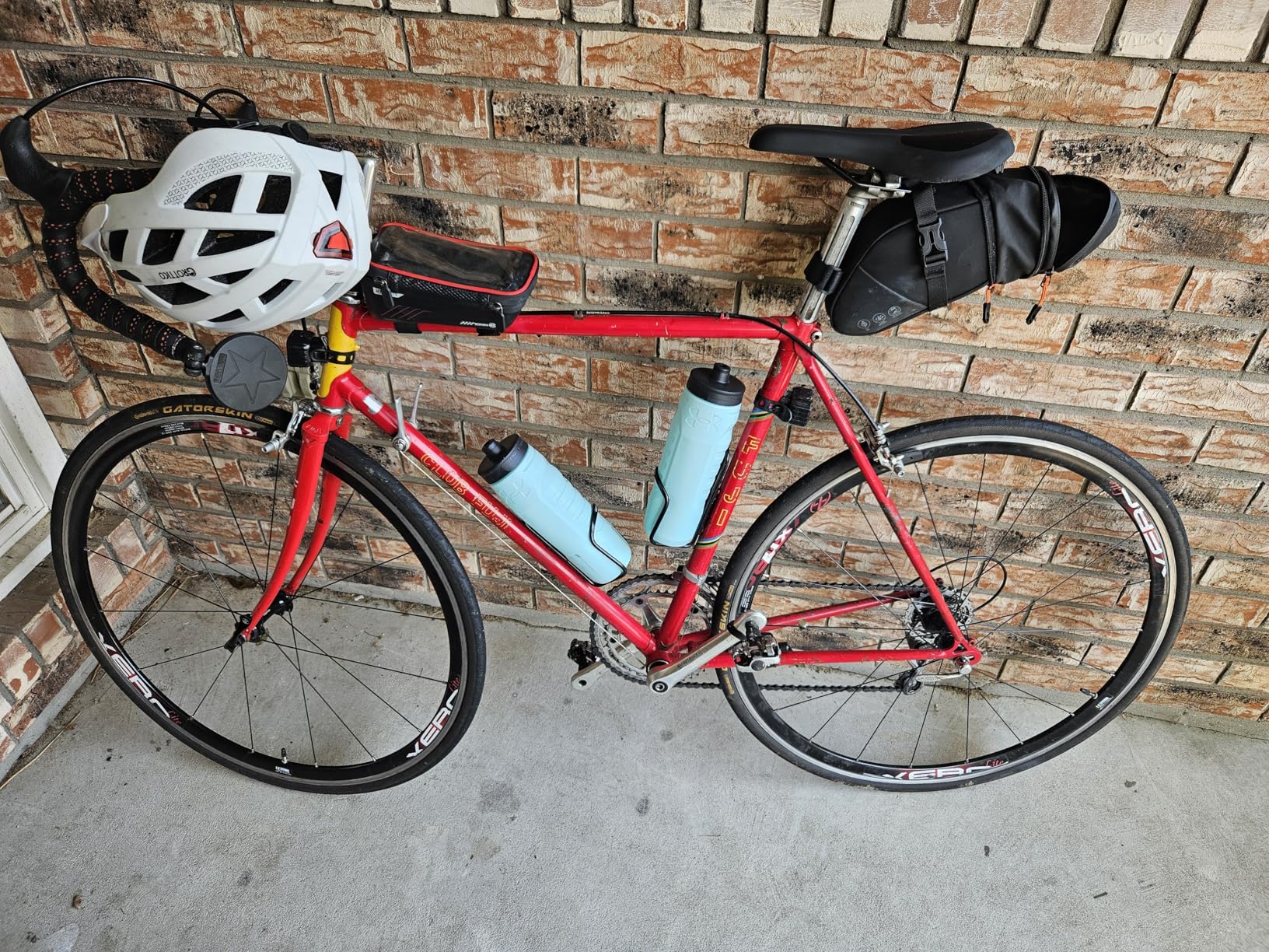 Under Armour Squeeze Water Bottles, 32 oz Water Bottles, Sideline Sports Water Bottle with Quick-Shot Lid, Quick & Easy Hydration, Gym Water Bottles, Squeeze Bottle, 1 32oz Bottle customer photo 1