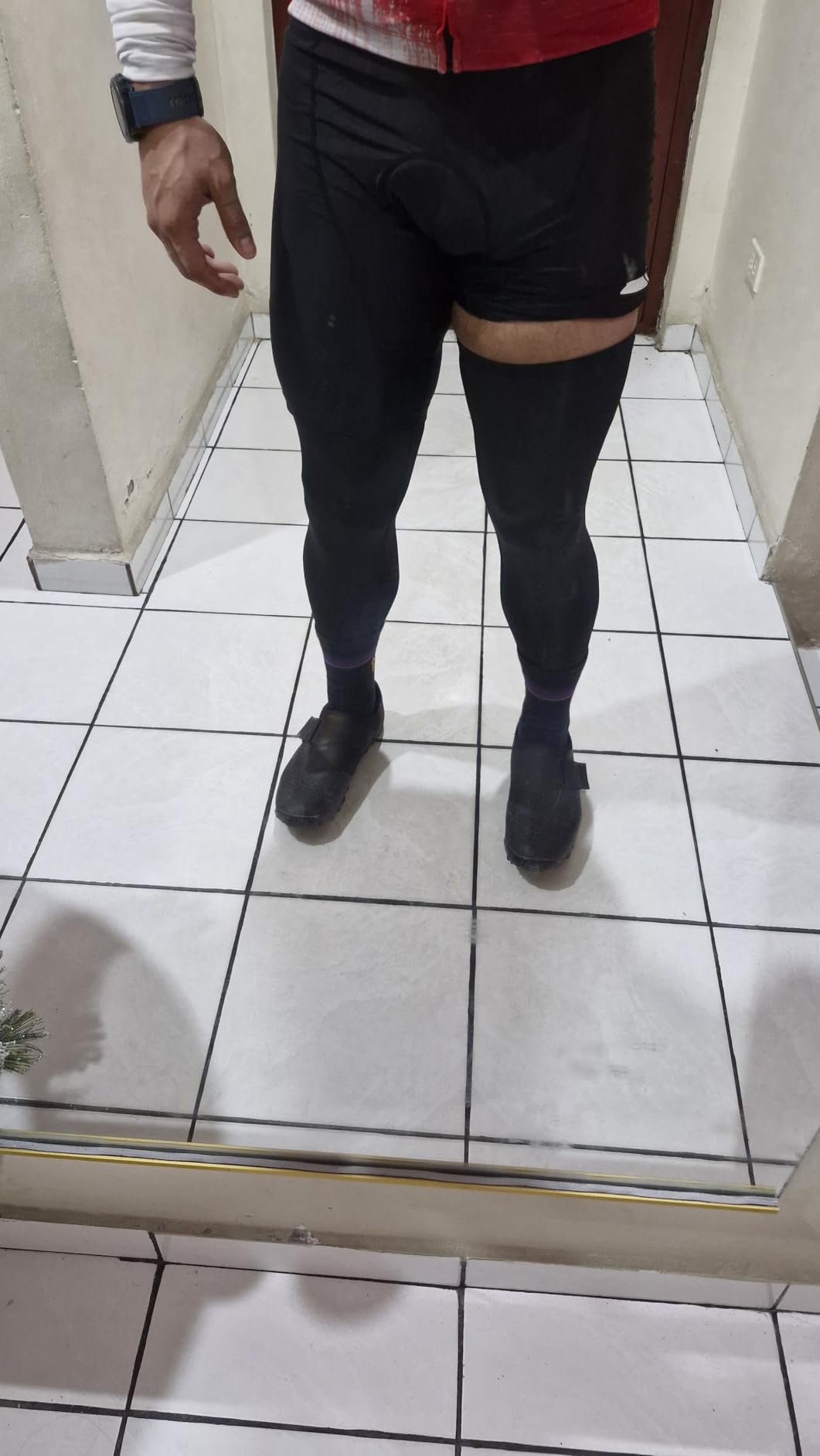 Skylety Compression Leg Sleeve Full Length Leg Sleeves Sports Cycling for Men Women, Running, Basketball customer photo 1