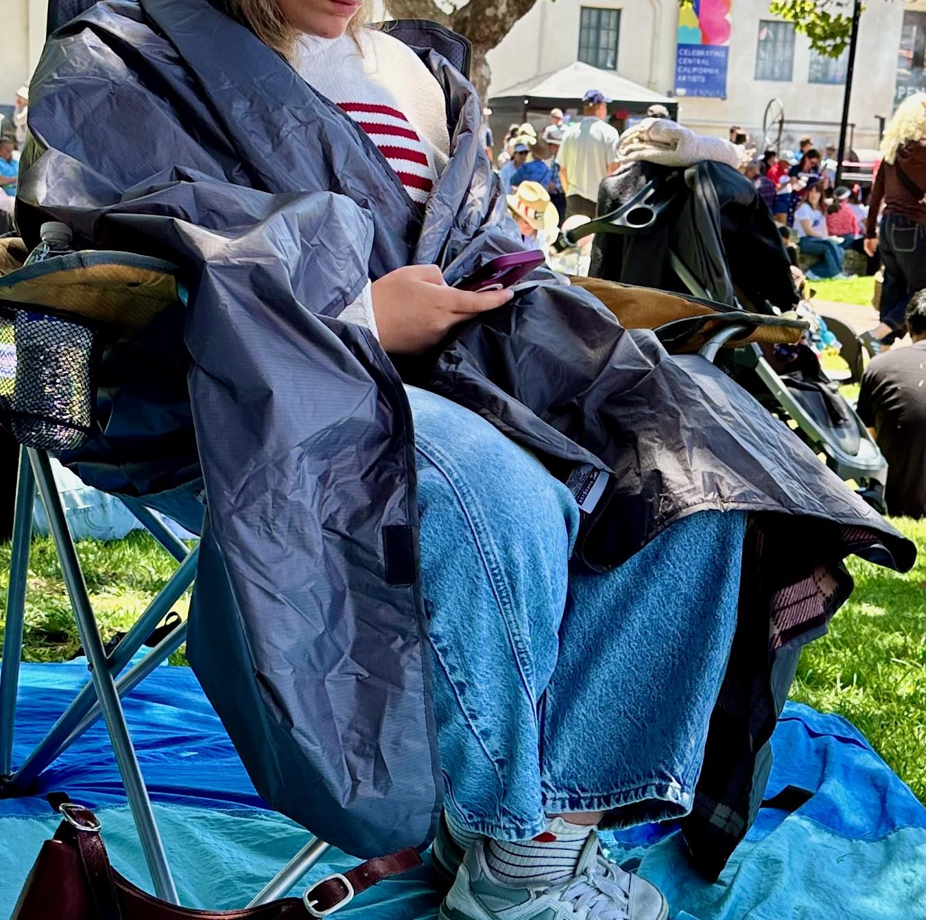 DUKUSEEK Hooded Stadium Blanket, Waterproof Windproof Outdoor Fleece Blanket - Large (79x56), Portable, Wearable, Warm for Outdoor Camping, Picnic, Stadium, Sports, Beach, Concerts, Car, Dogs customer photo 1