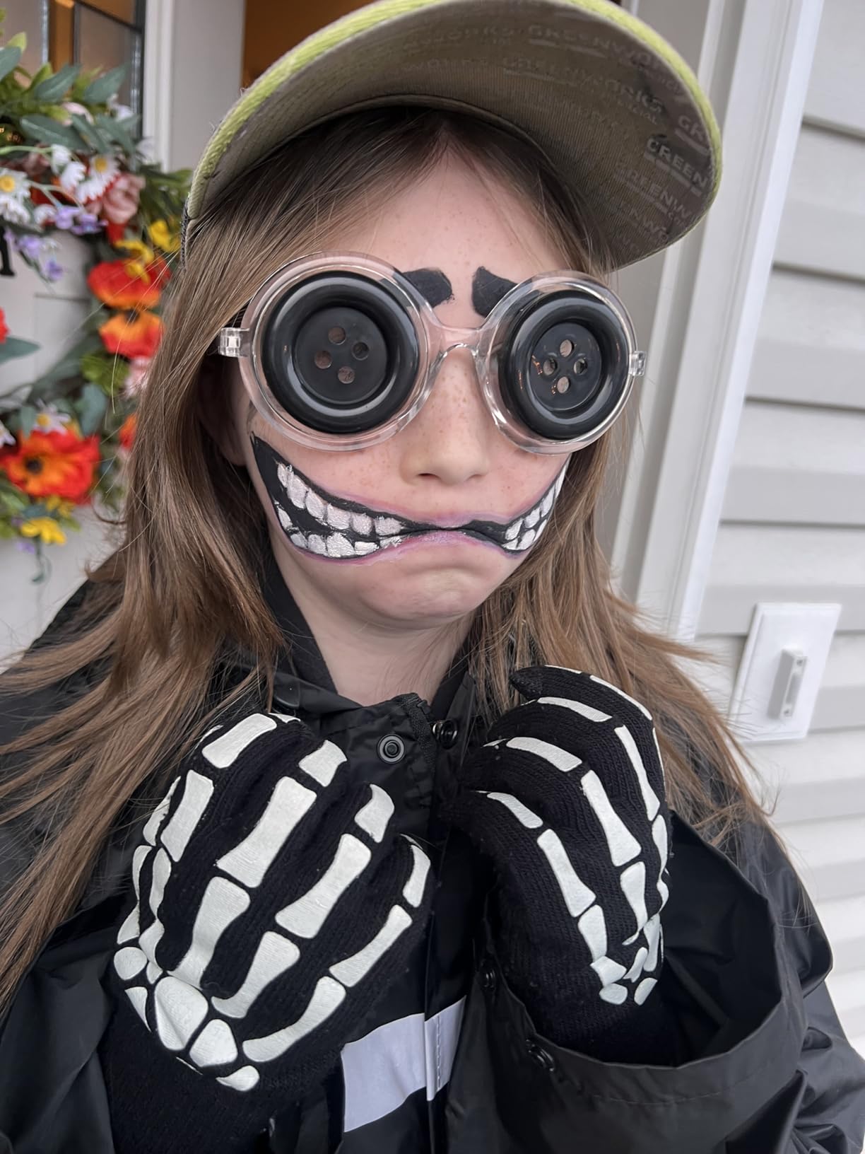 UCANBE Face & Body Paint, Water Activated SFX Makeup Palette - Extra Large White & Black Pan, Professional 18 Color Safe Non Toxic Art Painting Kit for Halloween, Cosplay, Parties, Theater & Stage customer photo 1