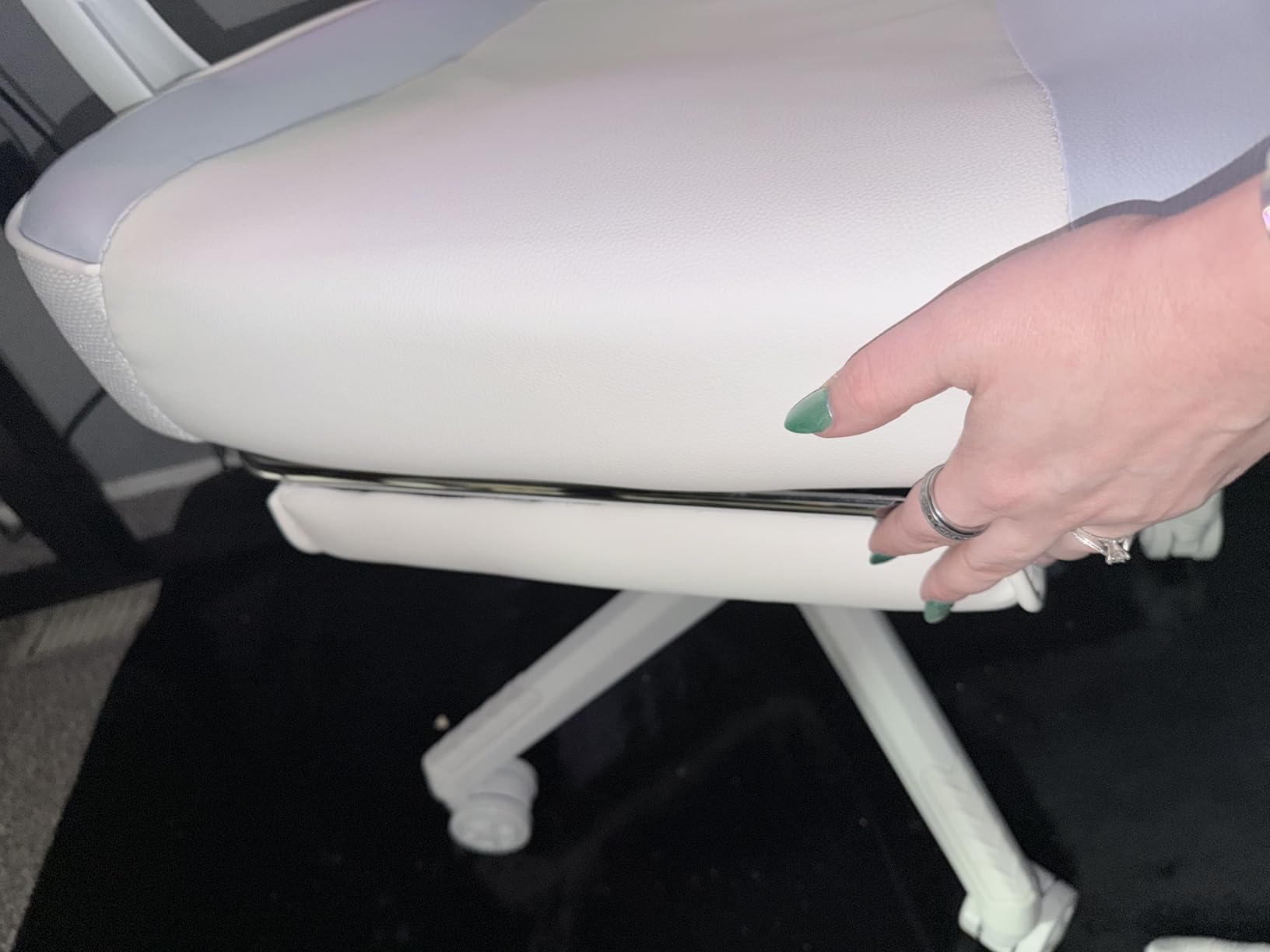 LEMBERI Gaming Chair for Adults, Big and Tall 400lb Capacity, Video Game Chairs with Footrest, Racing Style Computer Gamer Chair with Headrest and Lumbar Support customer photo 2