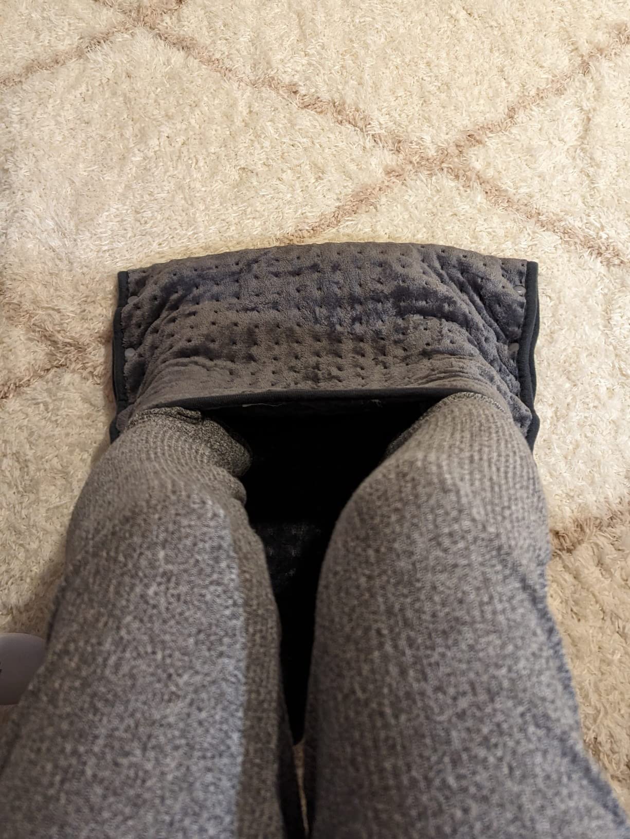 Snailax Heating Pad & Foot Warmer with 6 Temperature Settings & Auto Shut Off, 17x33 inches, Washable Fast Heated Pads for Back Pain Relief, Abdomen, Feet, Back, Cramp (Grey) customer photo 2