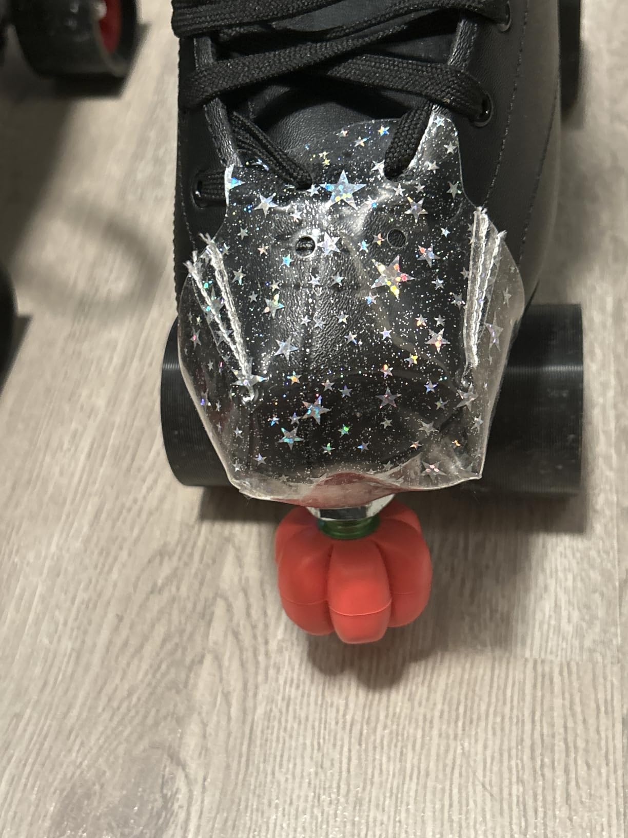 SATINIOR 6 Pieces Toe Cap Guards Protectors Toe Guards Roller Skates PVC for Quad Roller Skates, Black White Pink for Quad Skate Protection customer photo 1