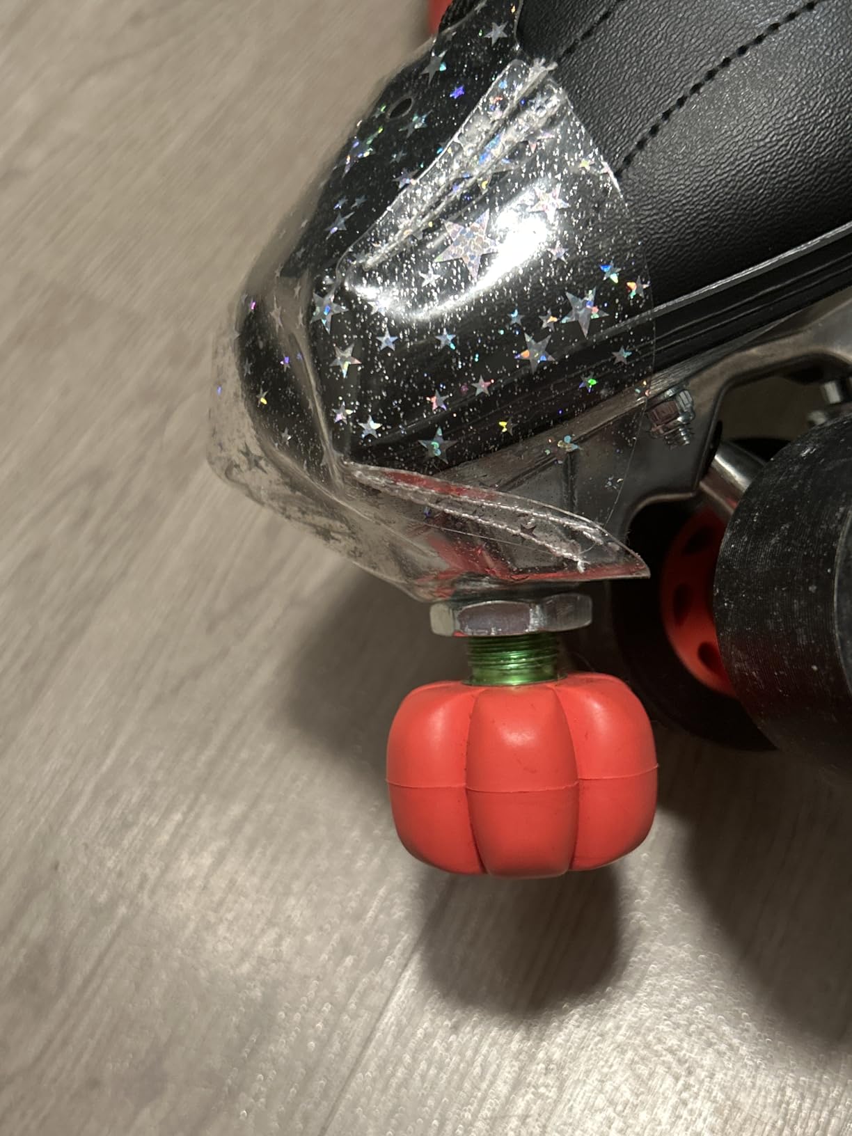 SATINIOR 6 Pieces Toe Cap Guards Protectors Toe Guards Roller Skates PVC for Quad Roller Skates, Black White Pink for Quad Skate Protection customer photo 2