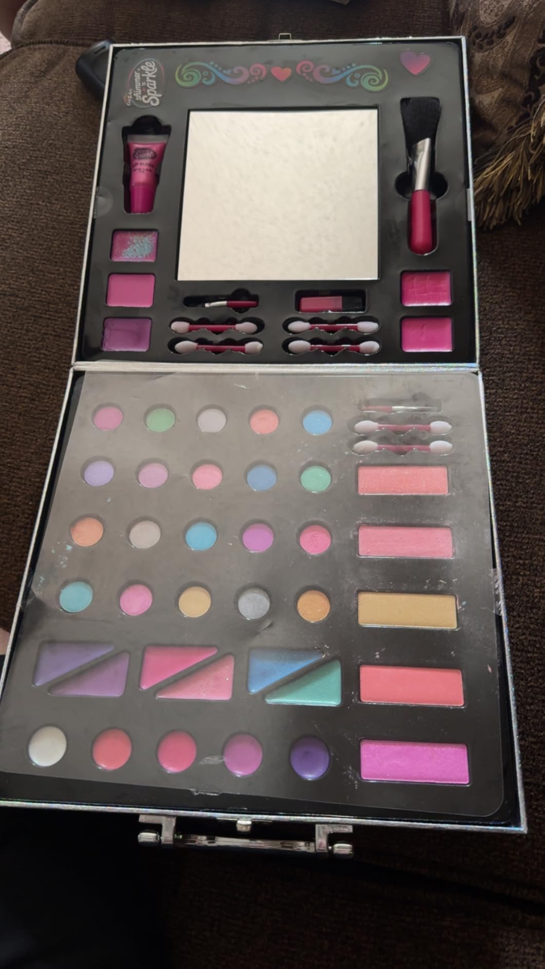 Glitter Makeover Studio Beauty Kit - All-in-One Beauty for Eye, Cheeks and Lips for Ages 8 and Up customer photo 1